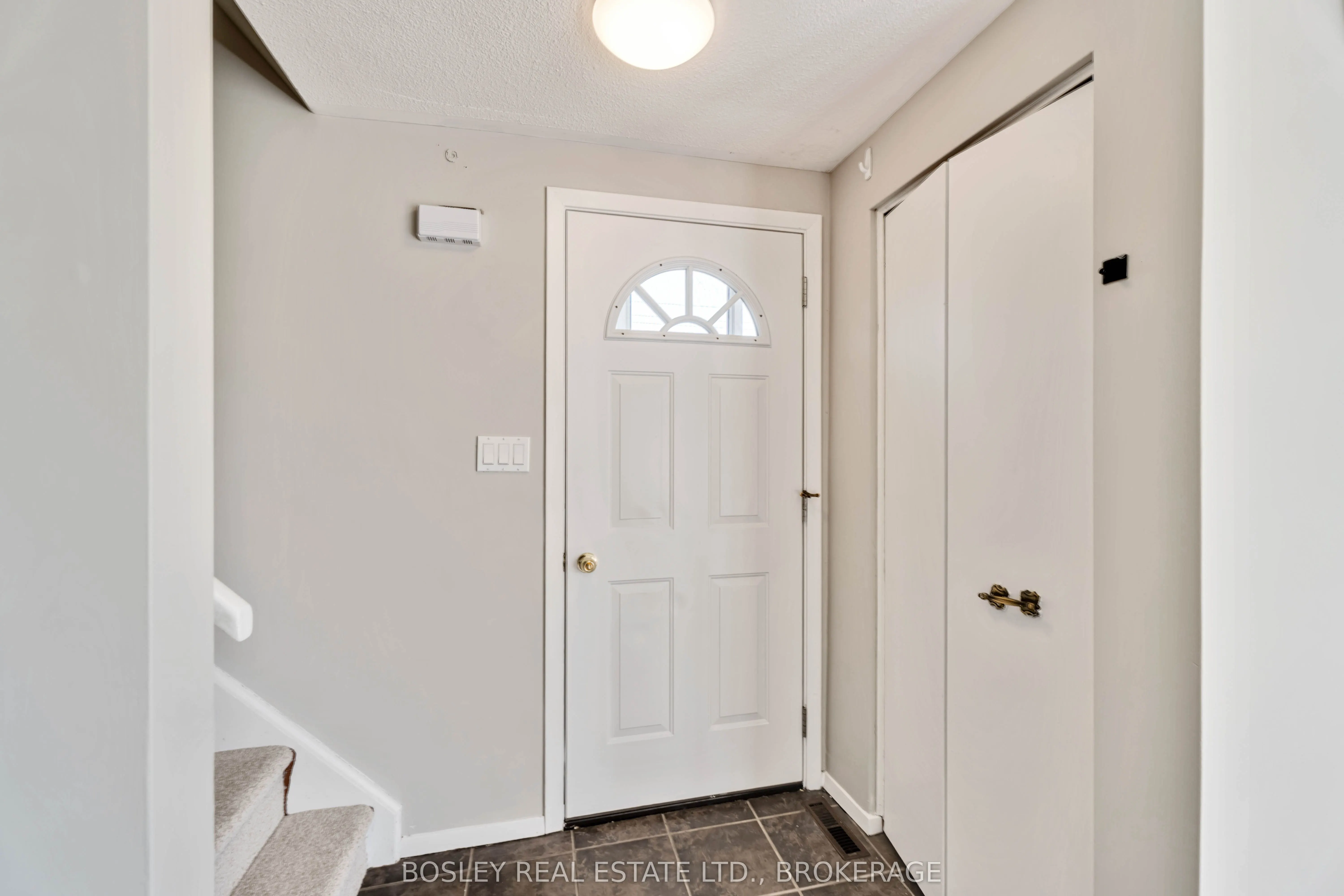 2 CRESCENTWOOD Drive