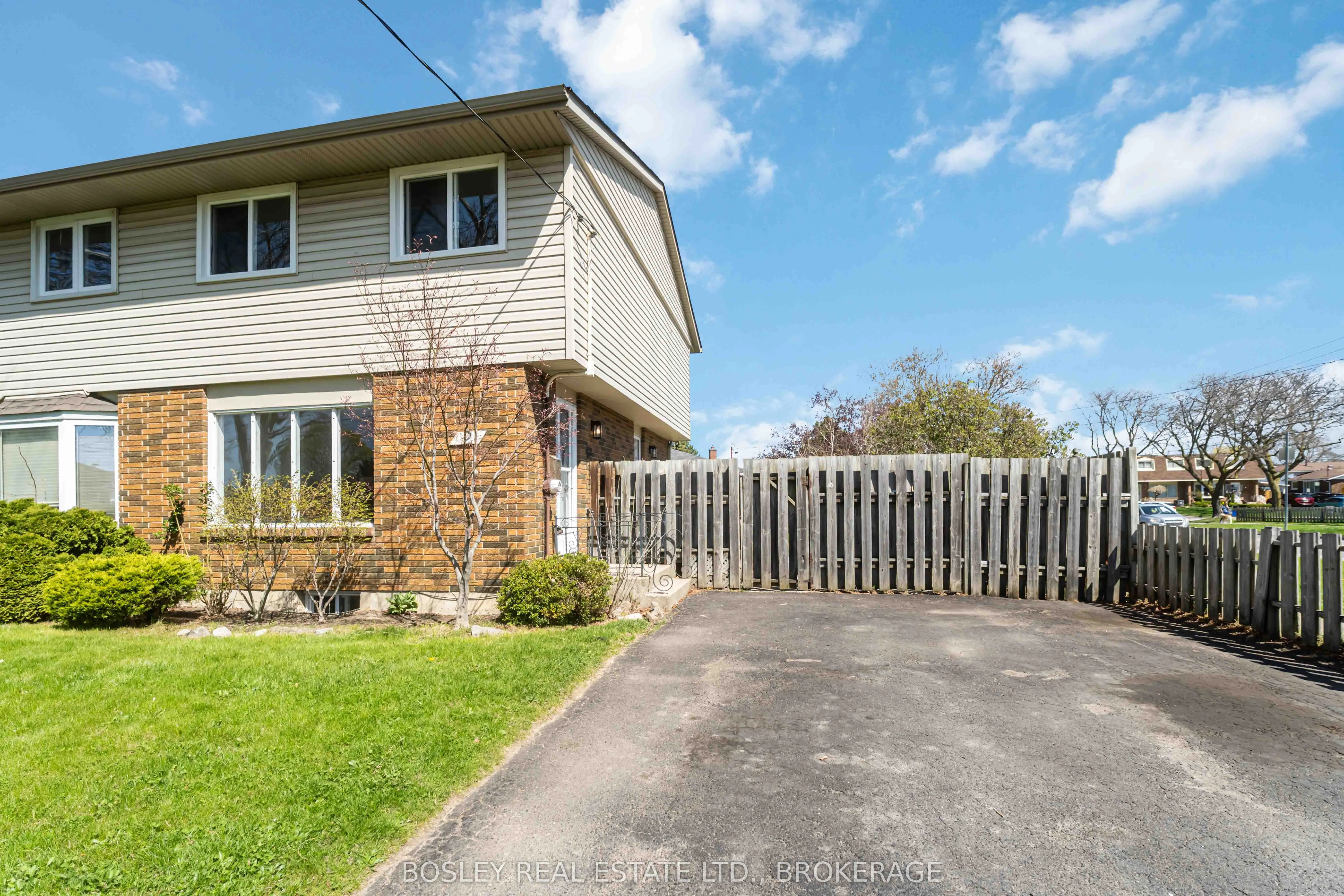 2 CRESCENTWOOD Drive