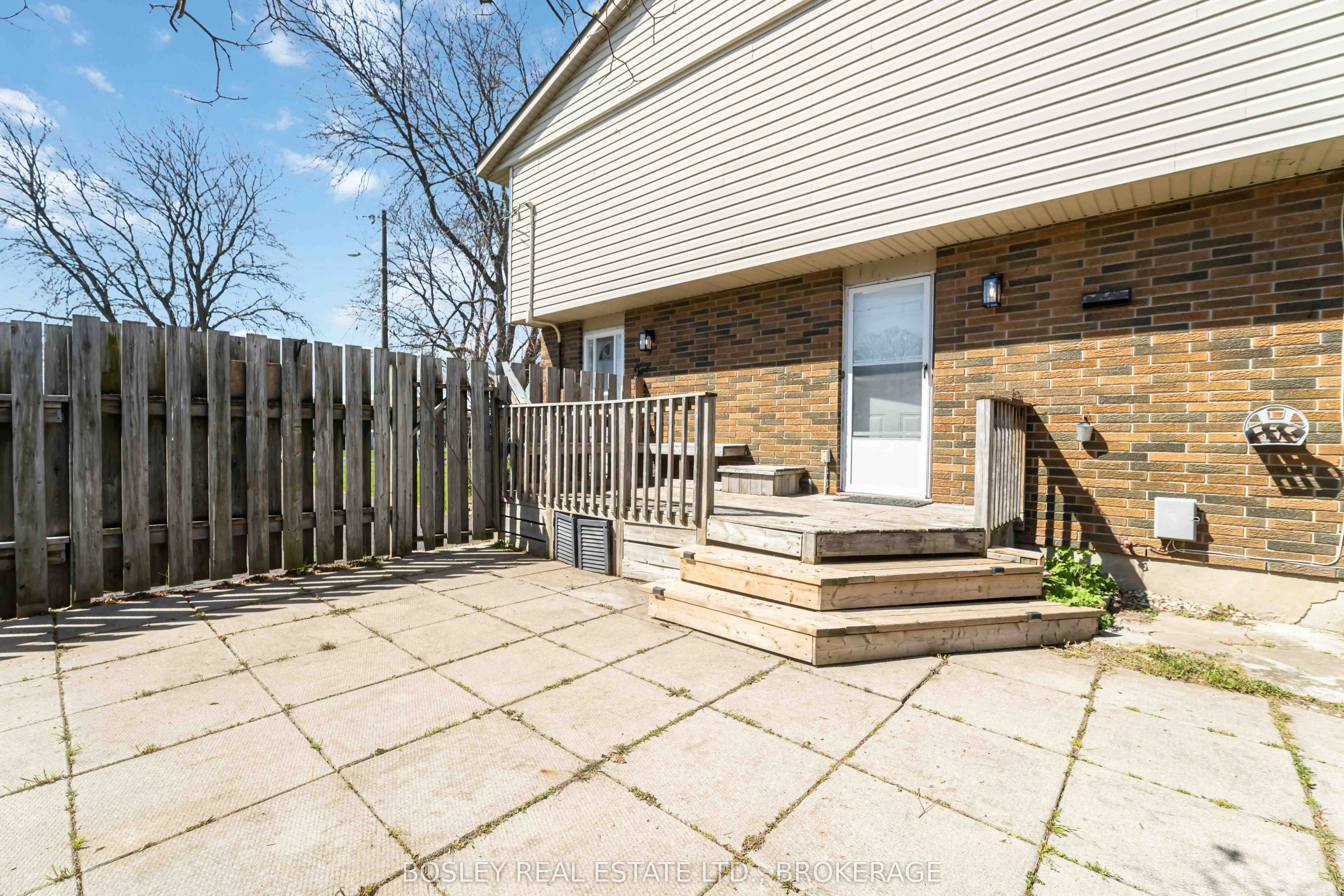2 CRESCENTWOOD Drive