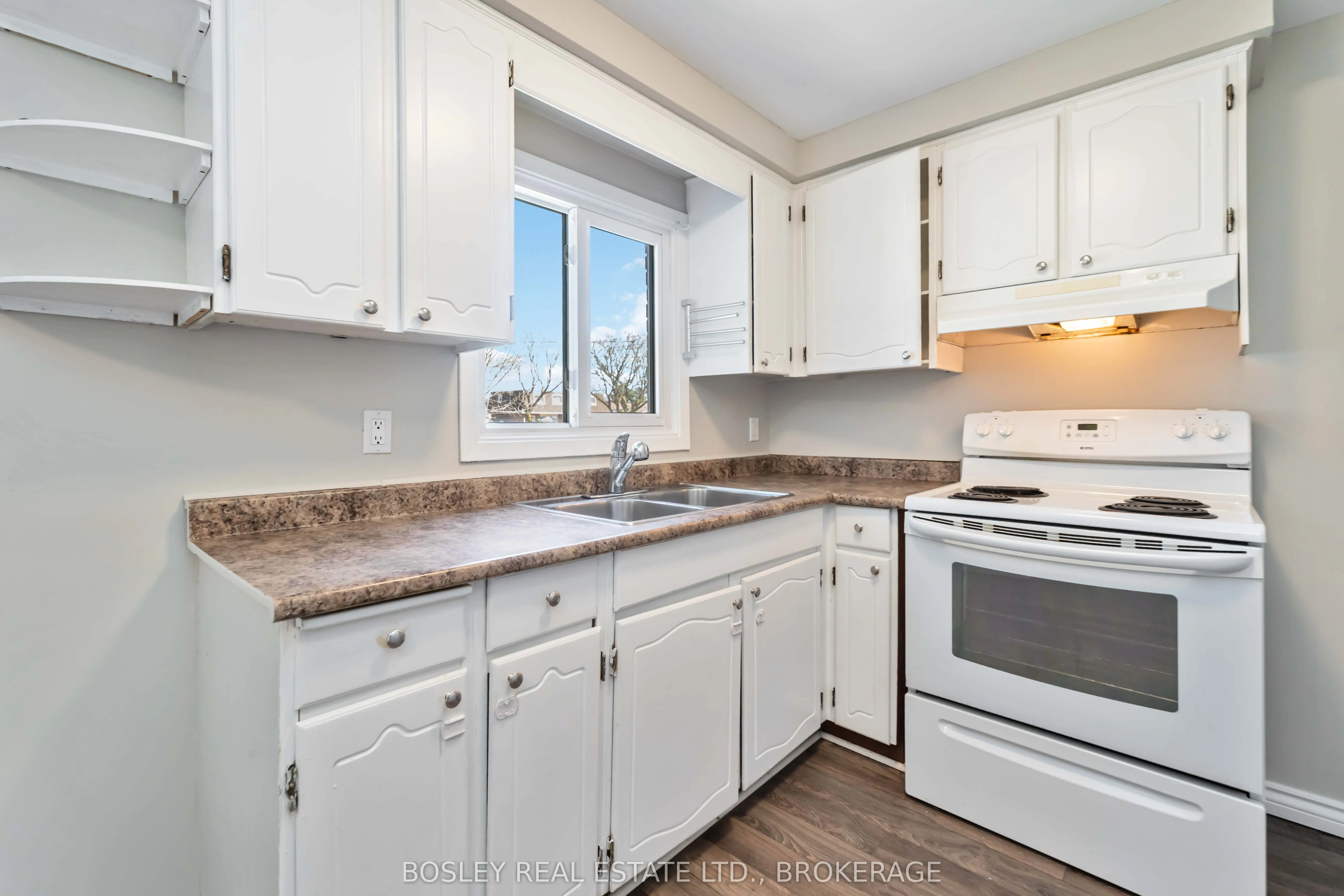 2 CRESCENTWOOD Drive