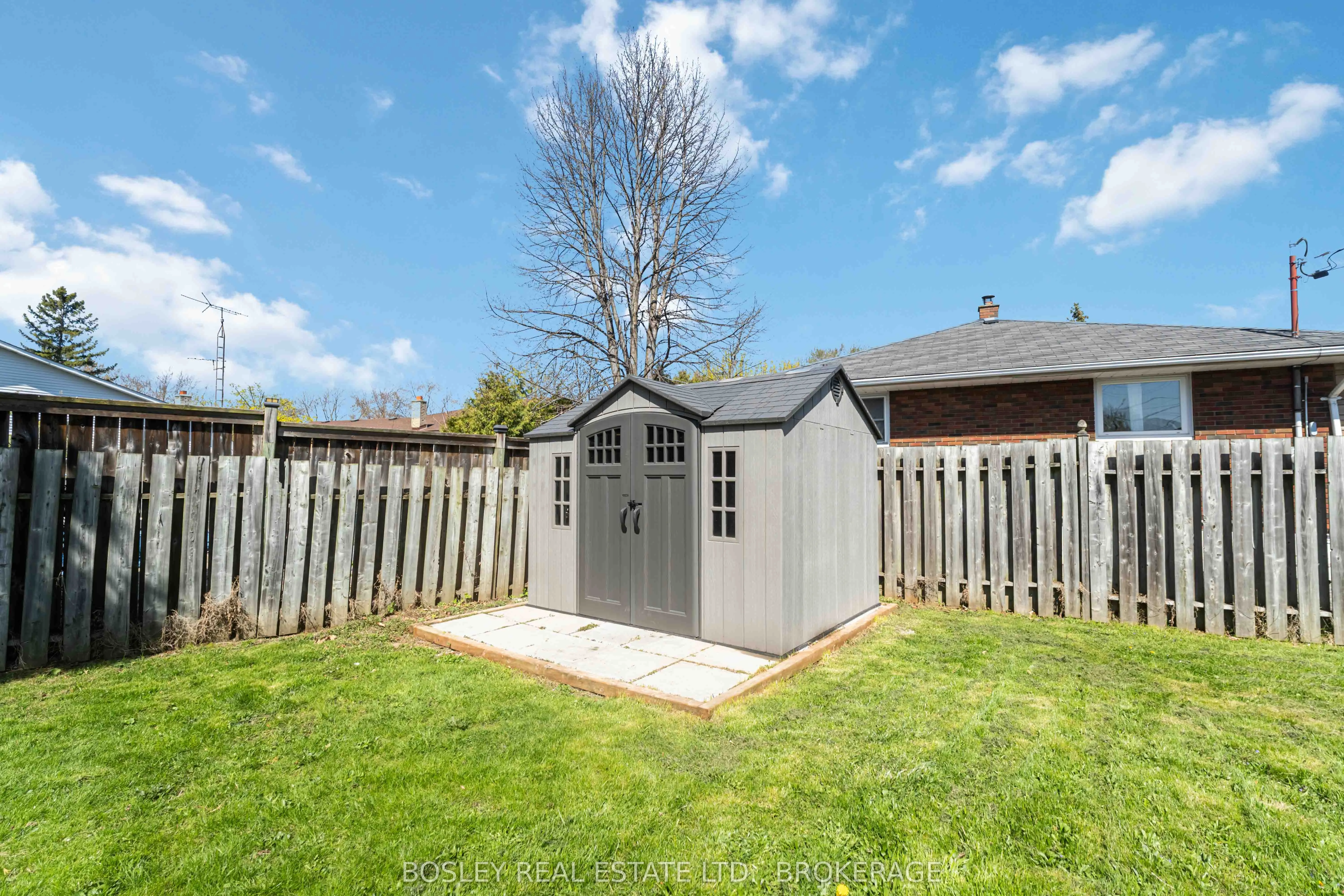 2 CRESCENTWOOD Drive