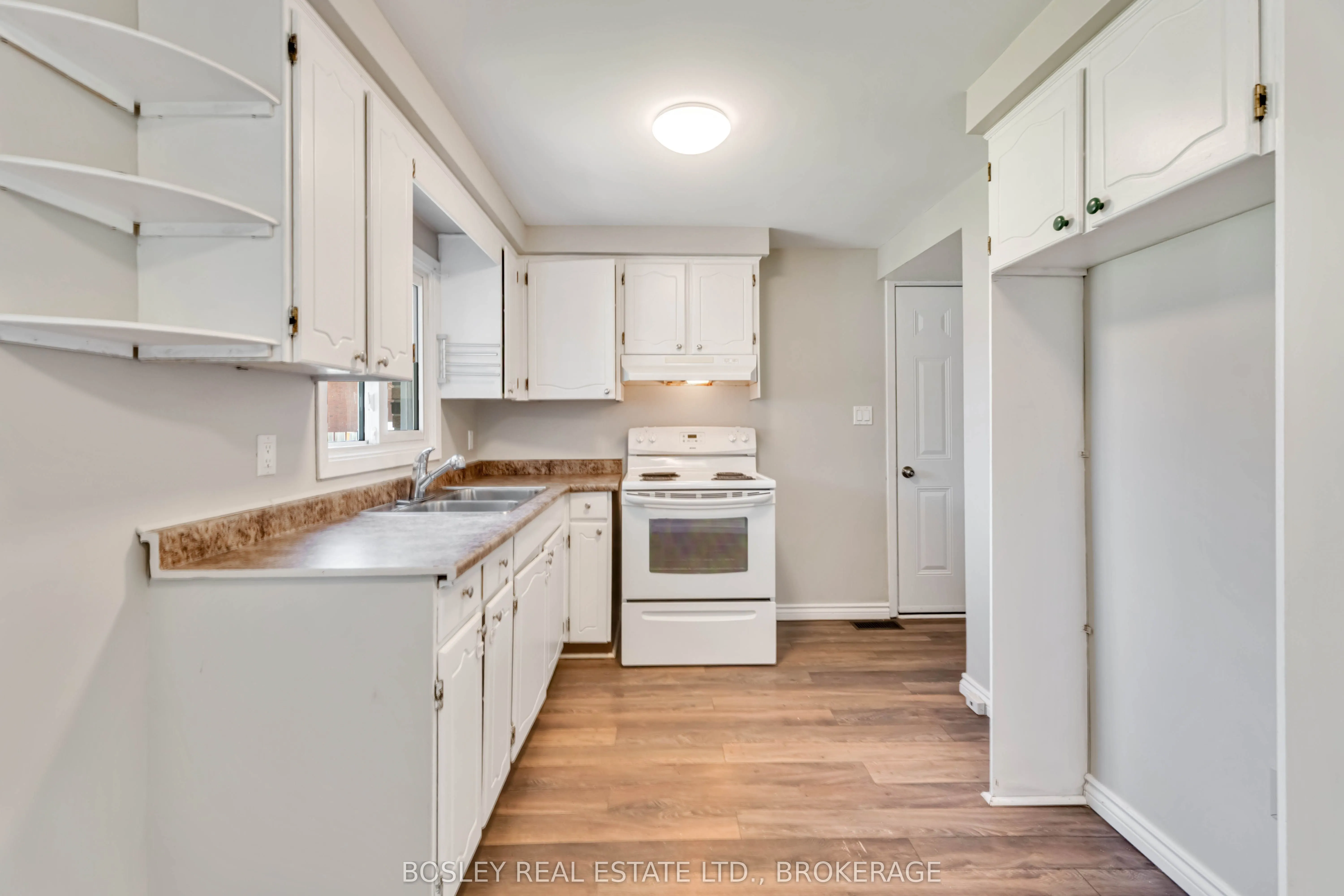 2 CRESCENTWOOD Drive