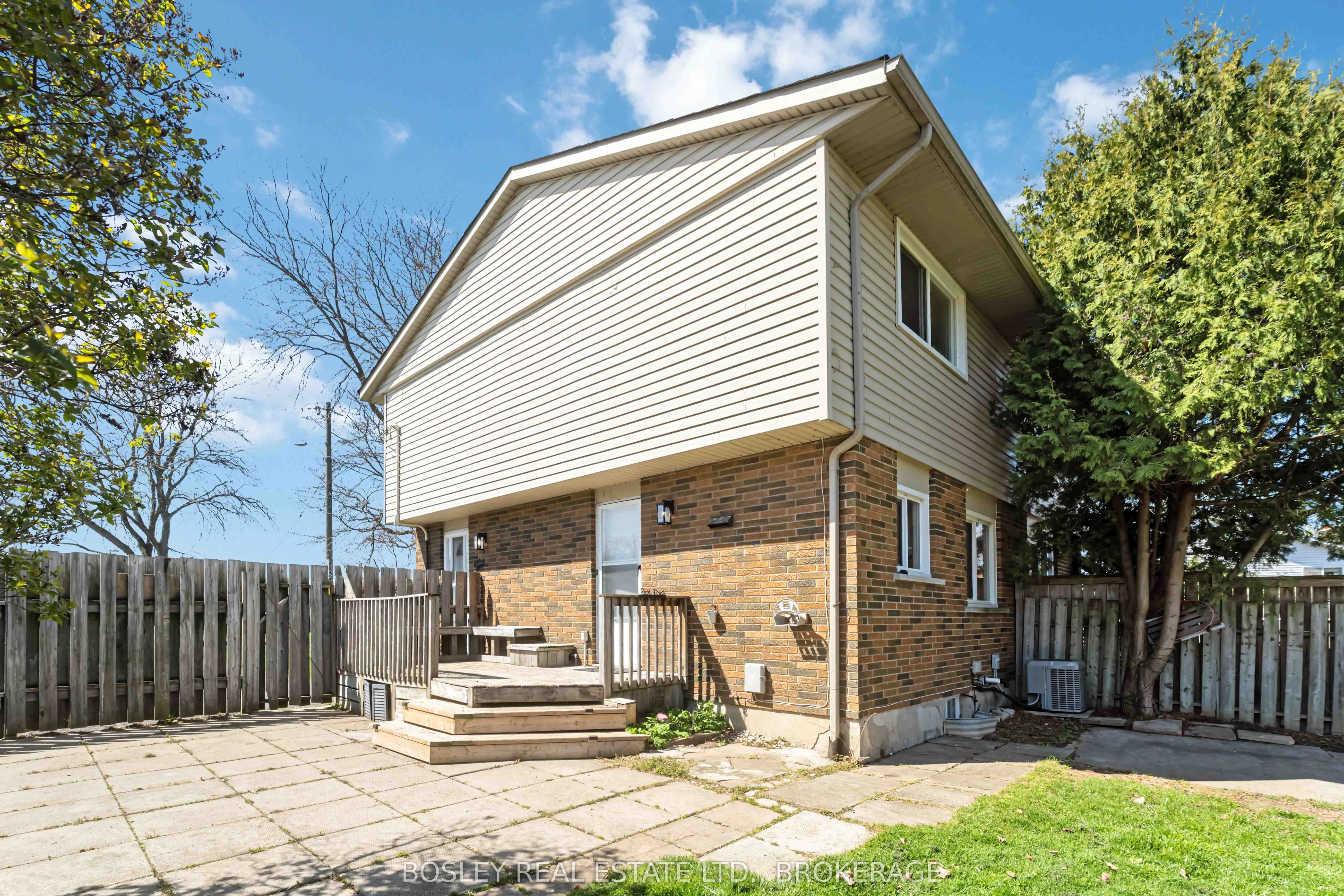 2 CRESCENTWOOD Drive