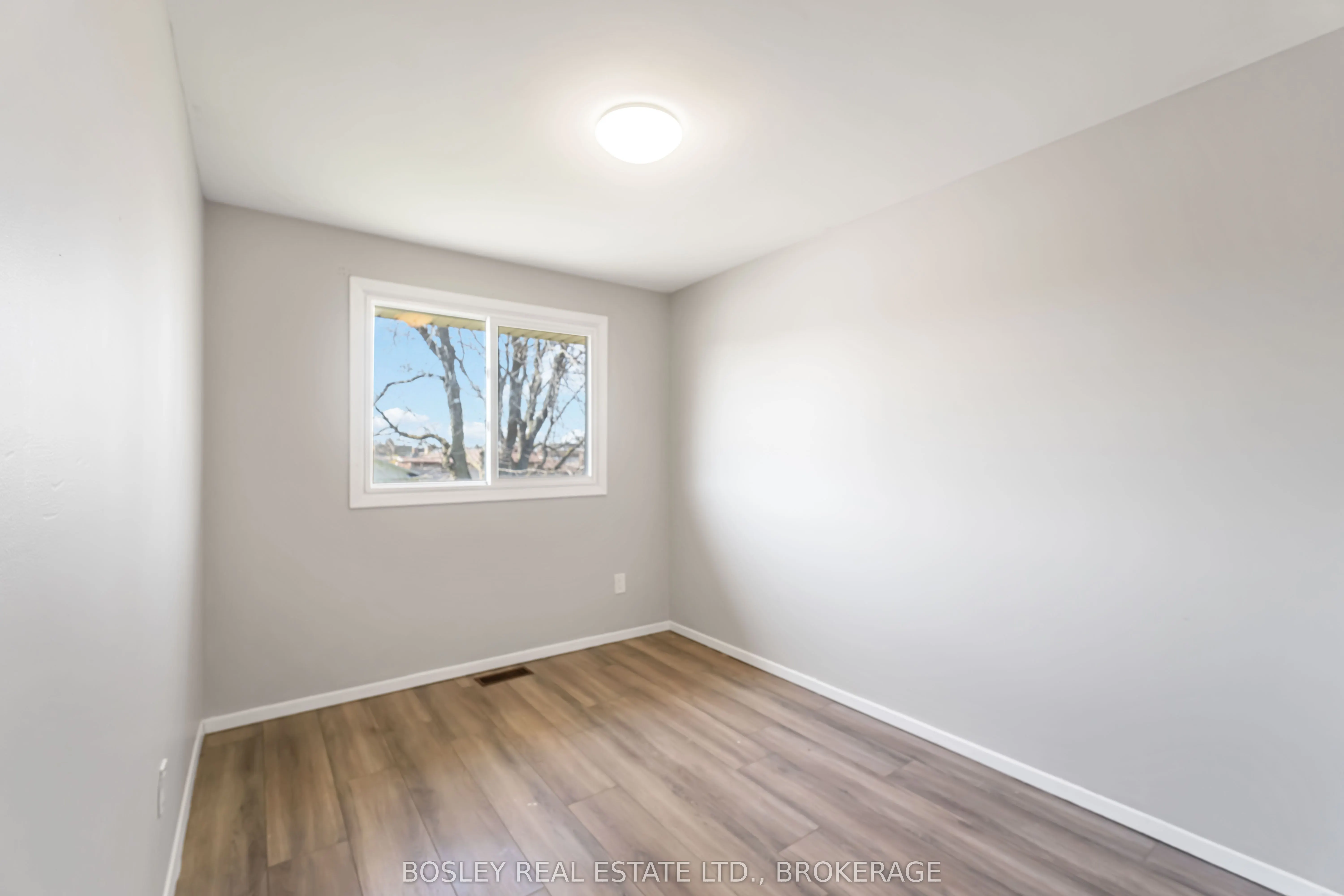 2 CRESCENTWOOD Drive