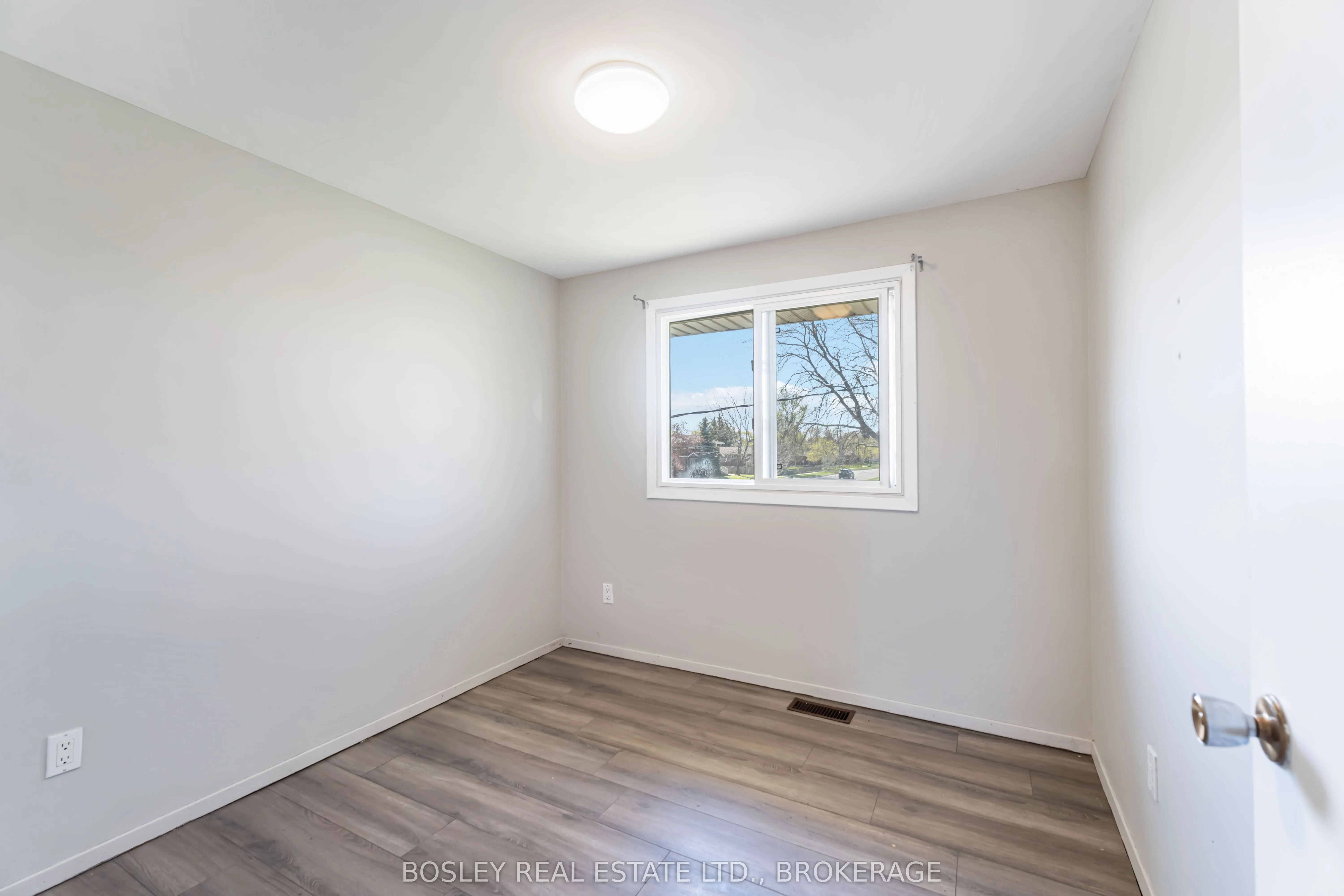 2 CRESCENTWOOD Drive