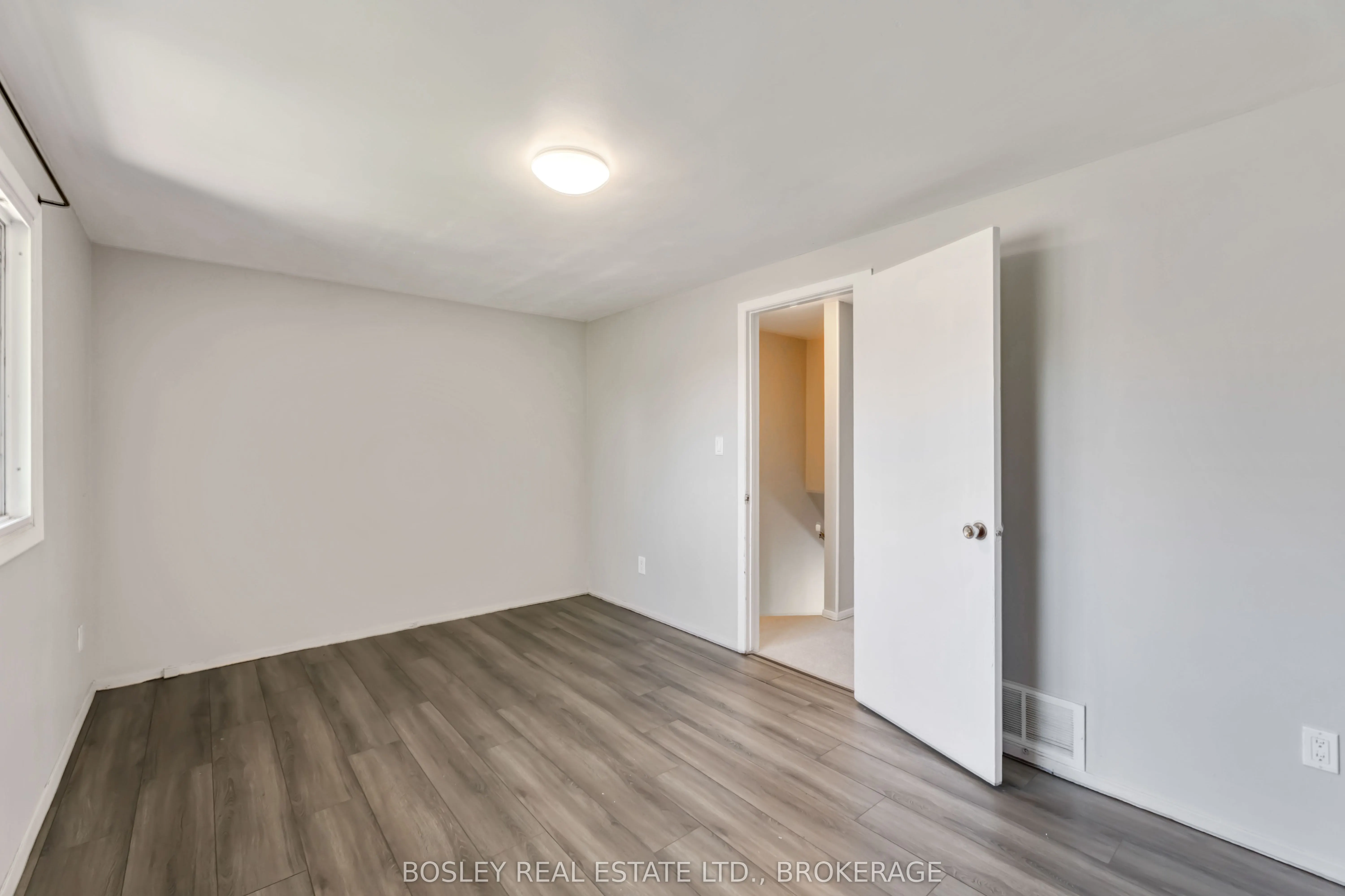 2 CRESCENTWOOD Drive
