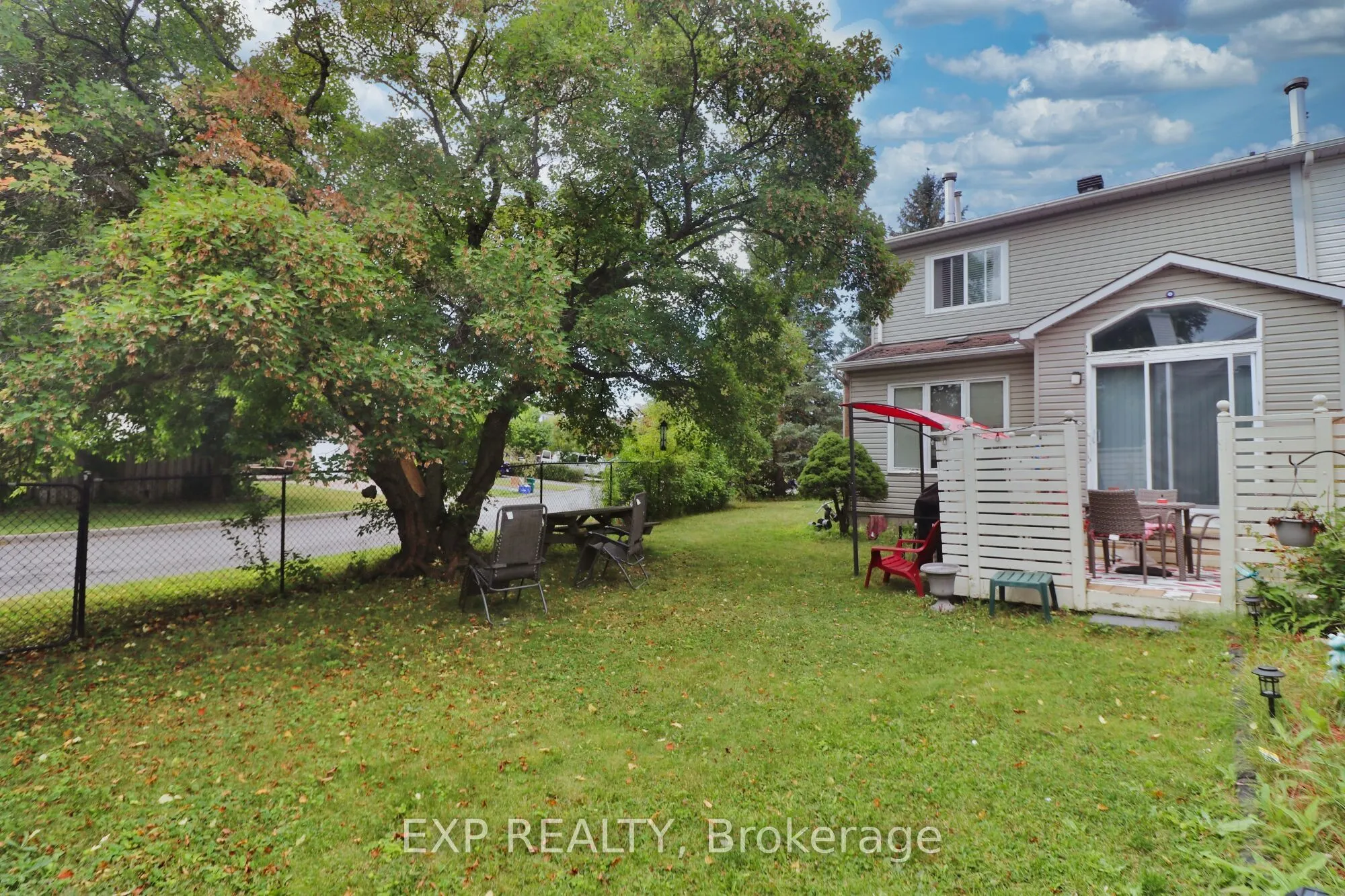 2127 LAUZON Street