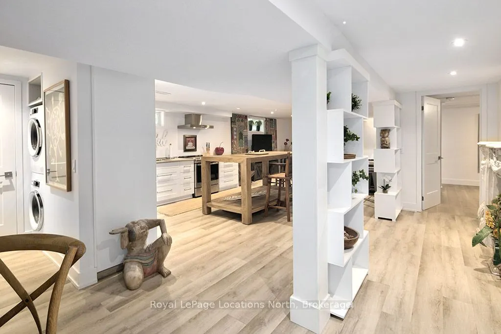 46 King Street W