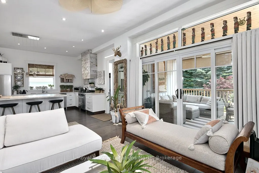 46 King Street W