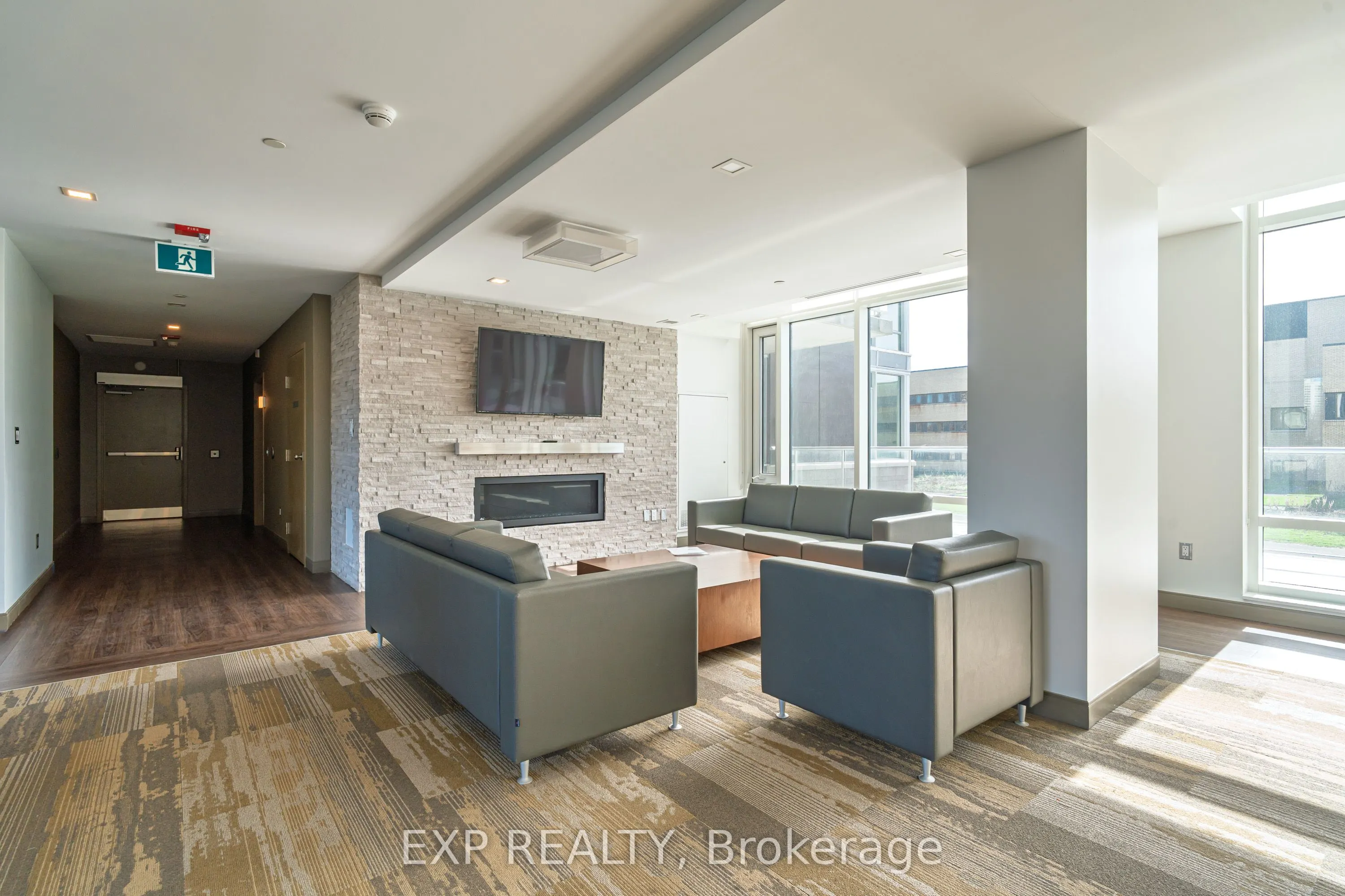 570 De Mazenod Avenue, #209
