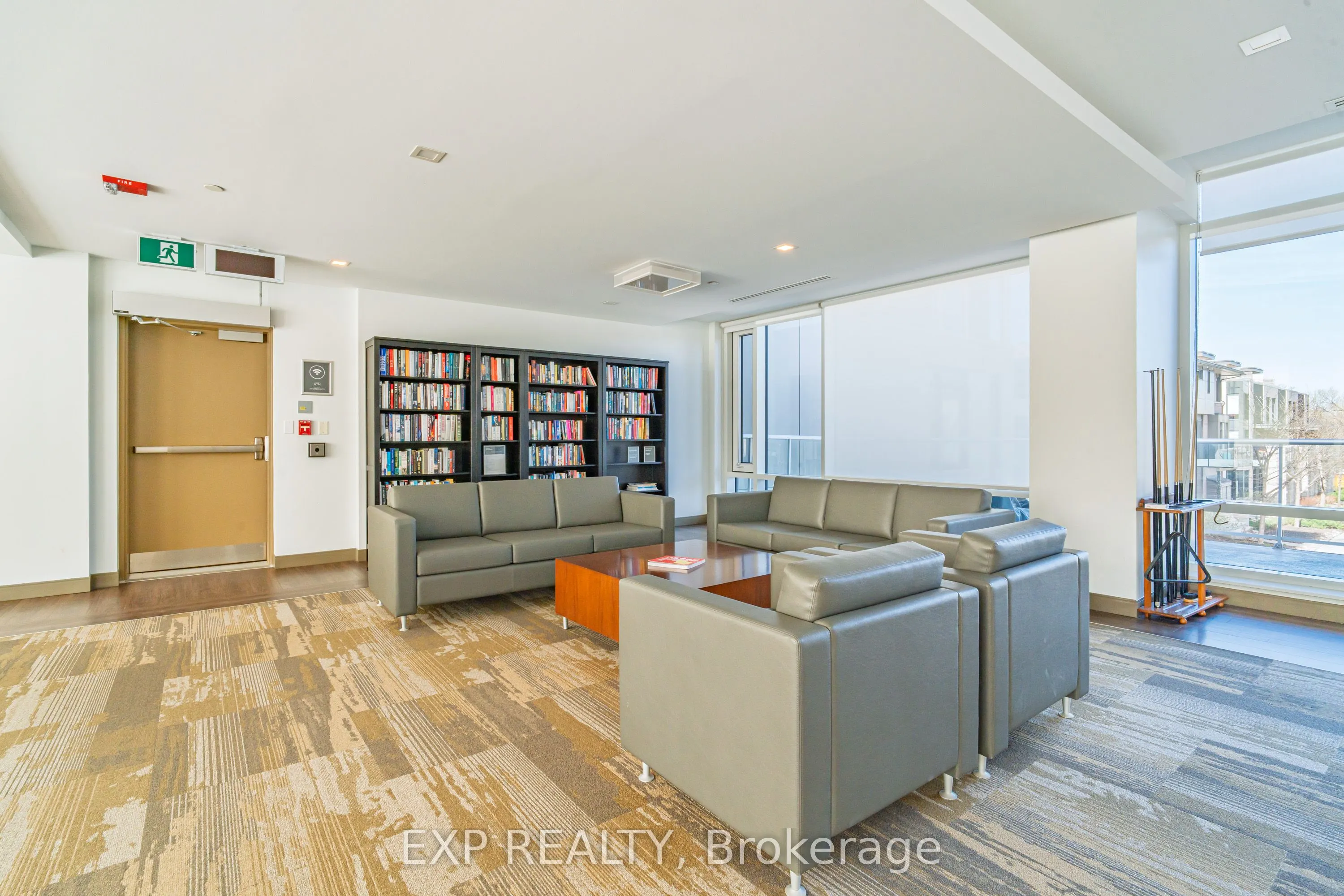 570 De Mazenod Avenue, #209