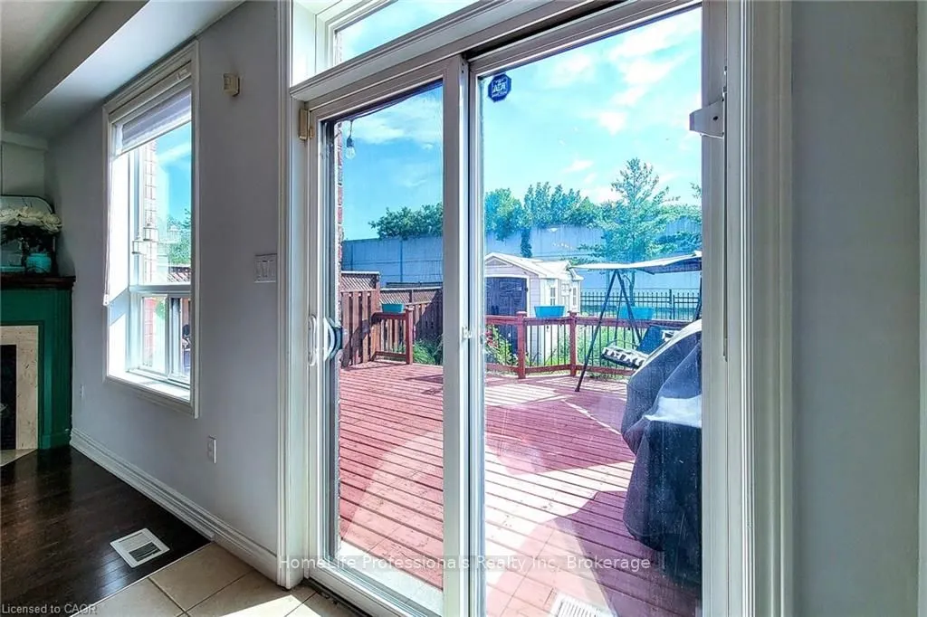 33 Marina Point Crescent