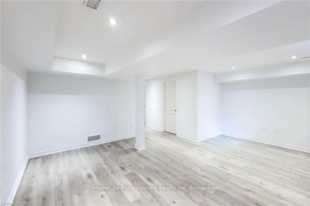 33 Marina Point Crescent
