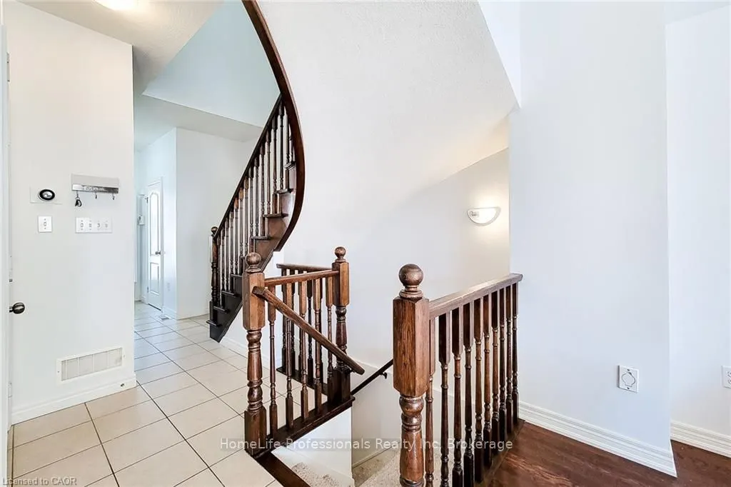 33 Marina Point Crescent