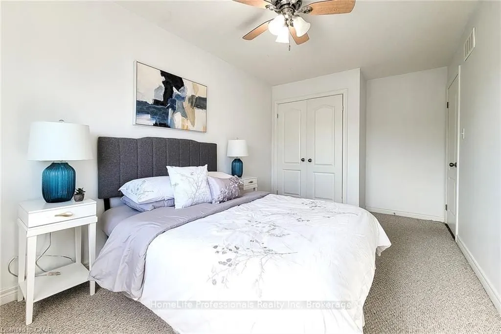 33 Marina Point Crescent