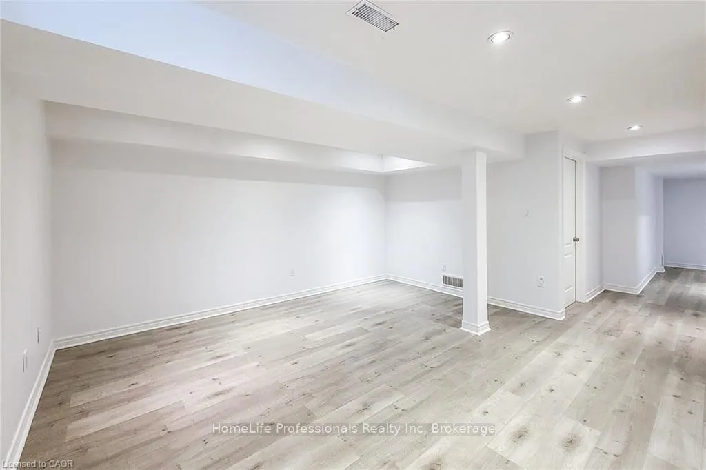 33 Marina Point Crescent