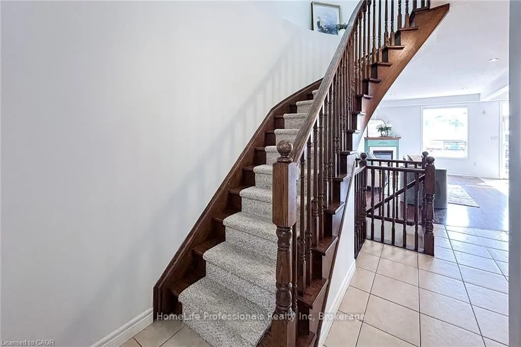 33 Marina Point Crescent