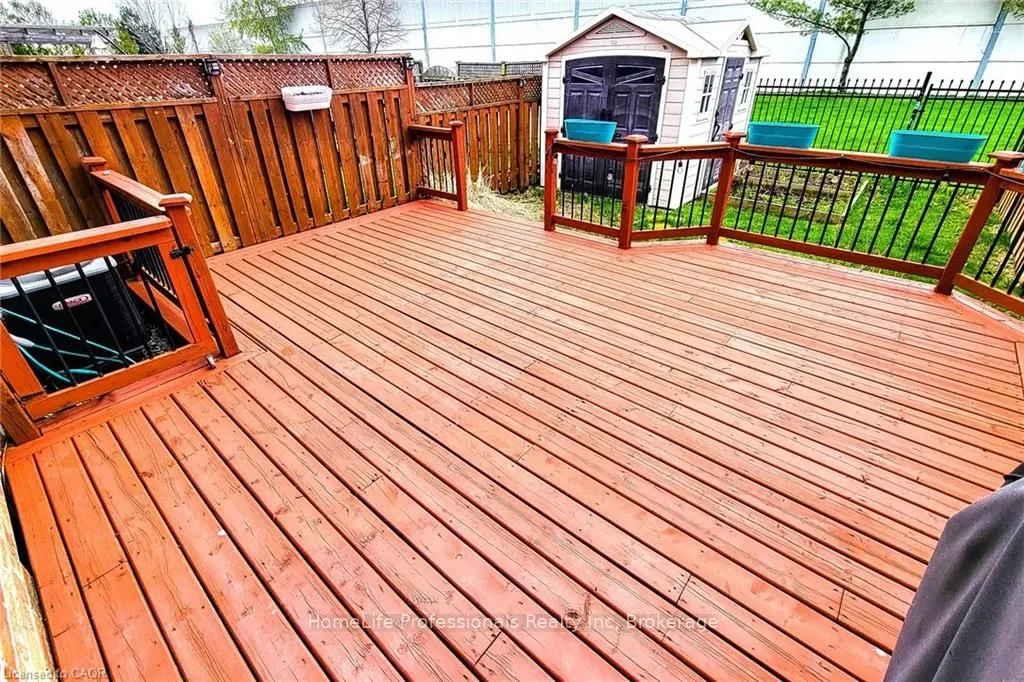 33 Marina Point Crescent