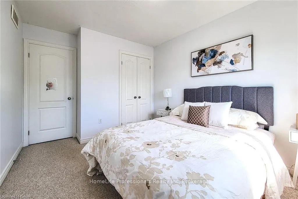 33 Marina Point Crescent