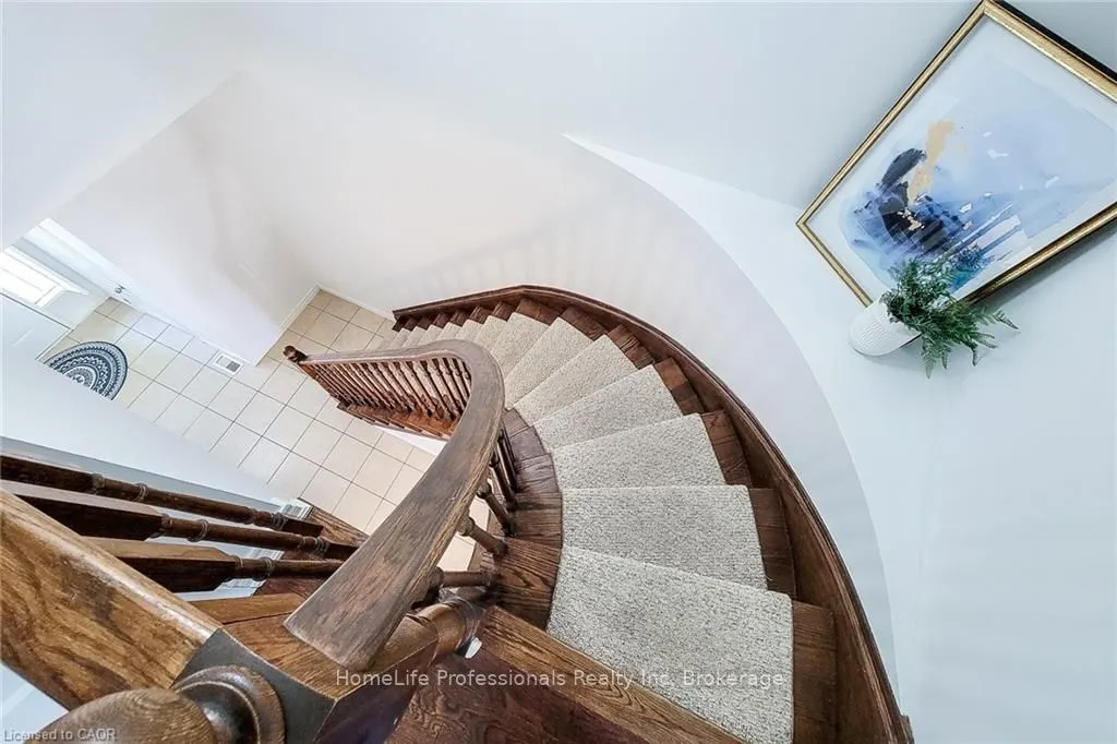 33 Marina Point Crescent