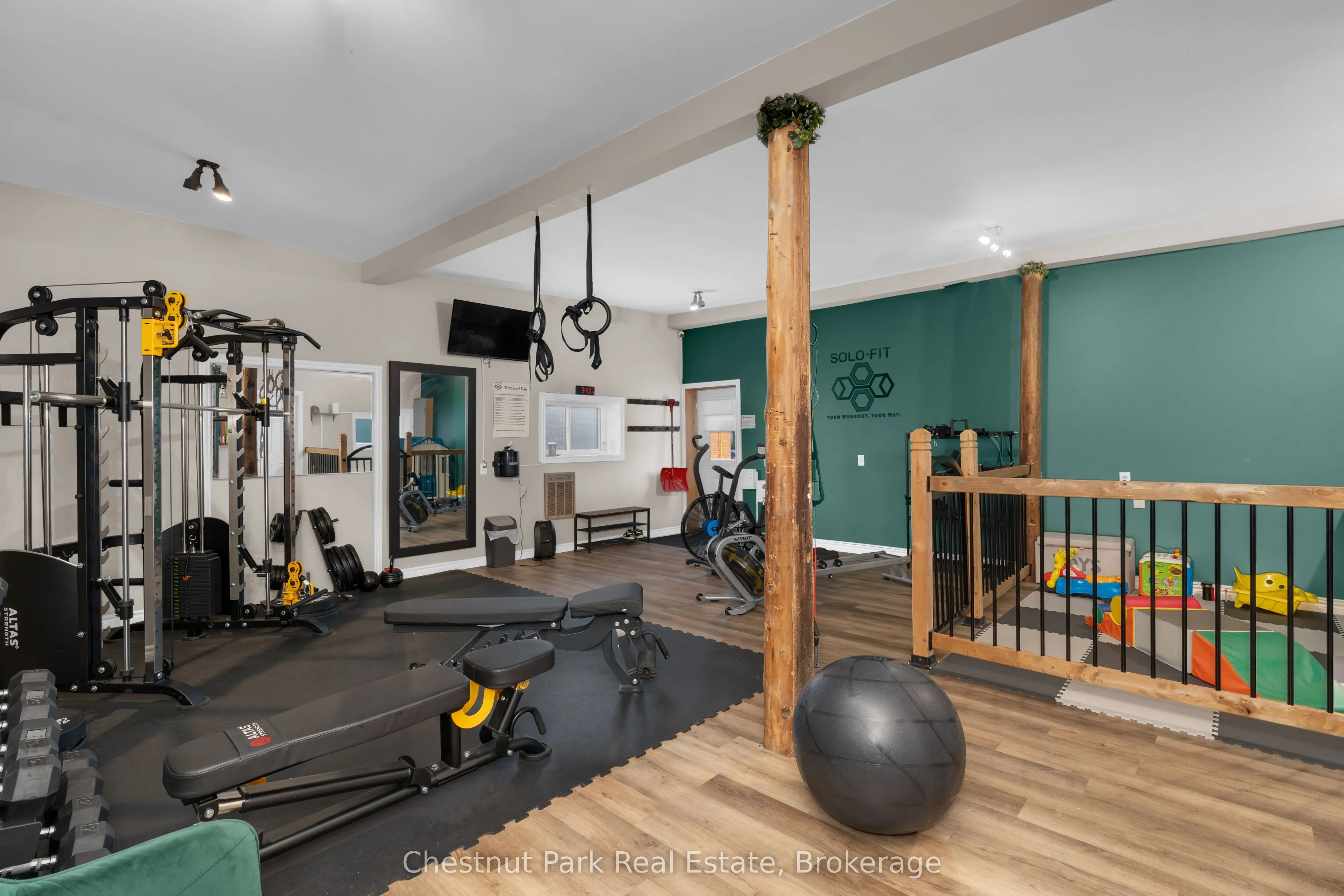 16 Trowbridge Street W