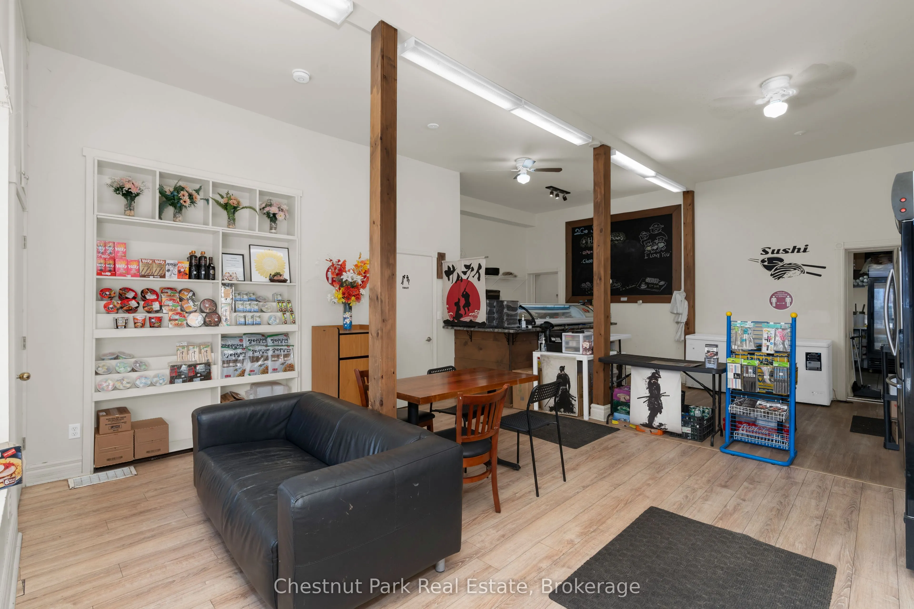 16 Trowbridge Street W