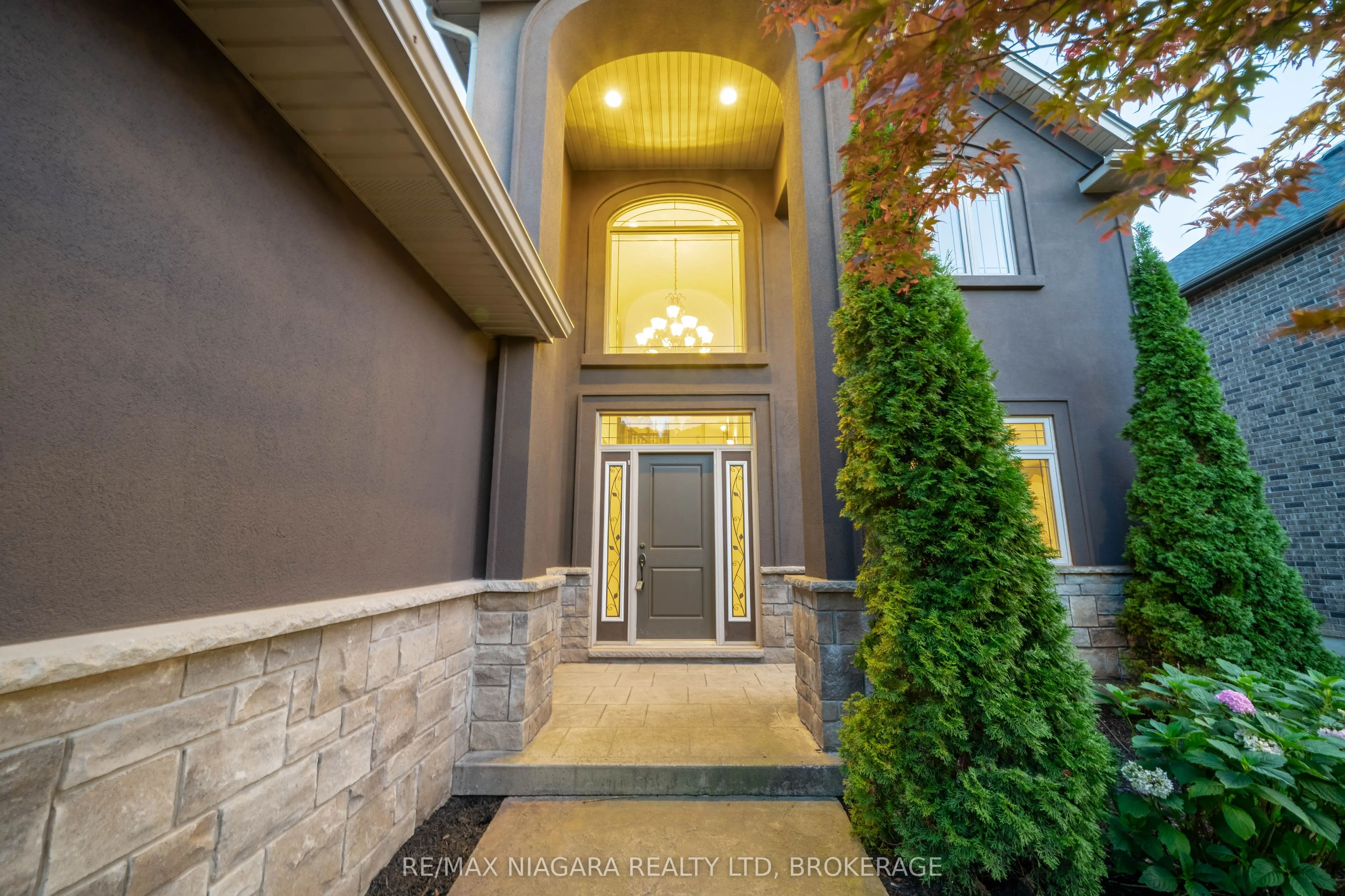 9128 TAPESTRY Court