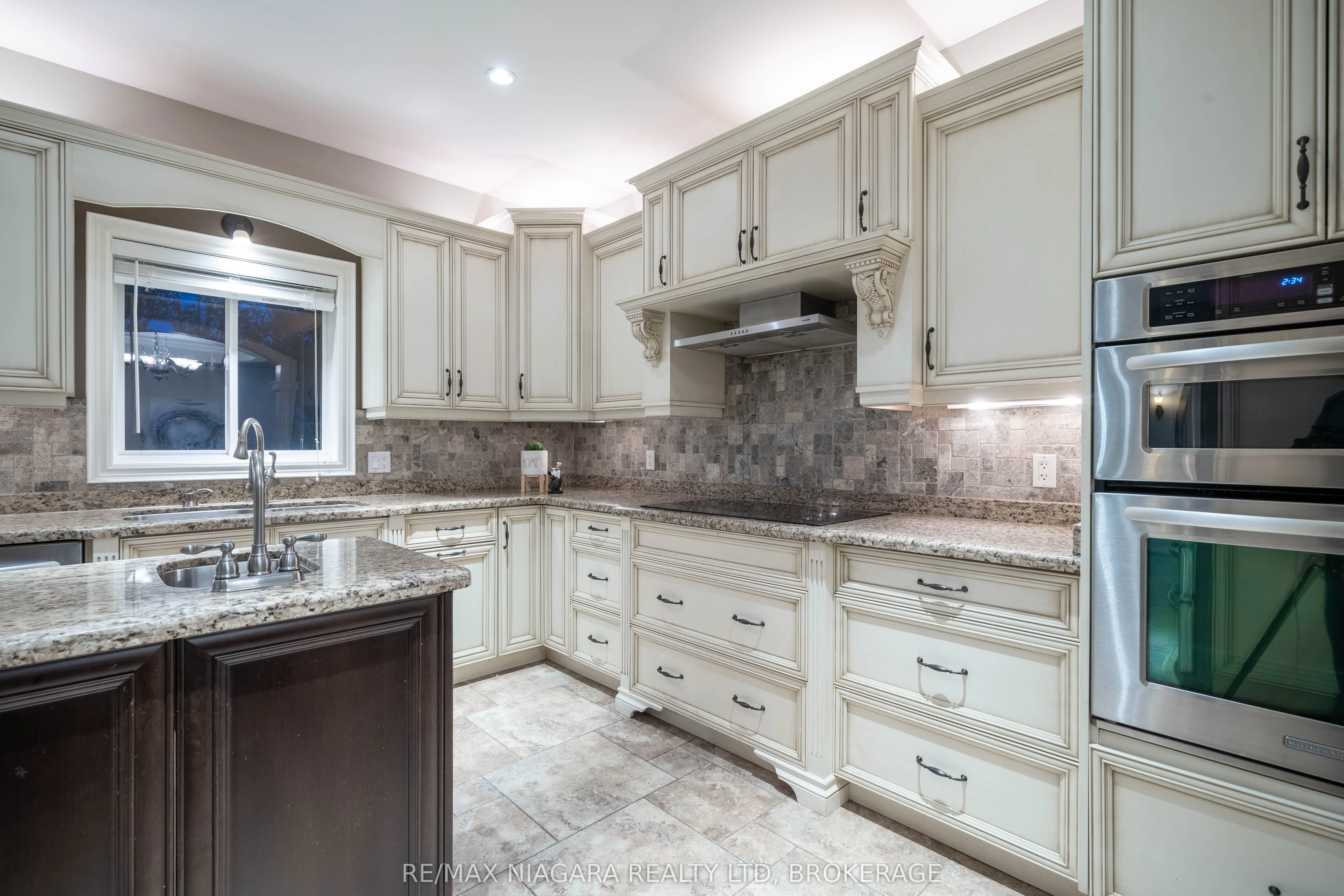 9128 TAPESTRY Court