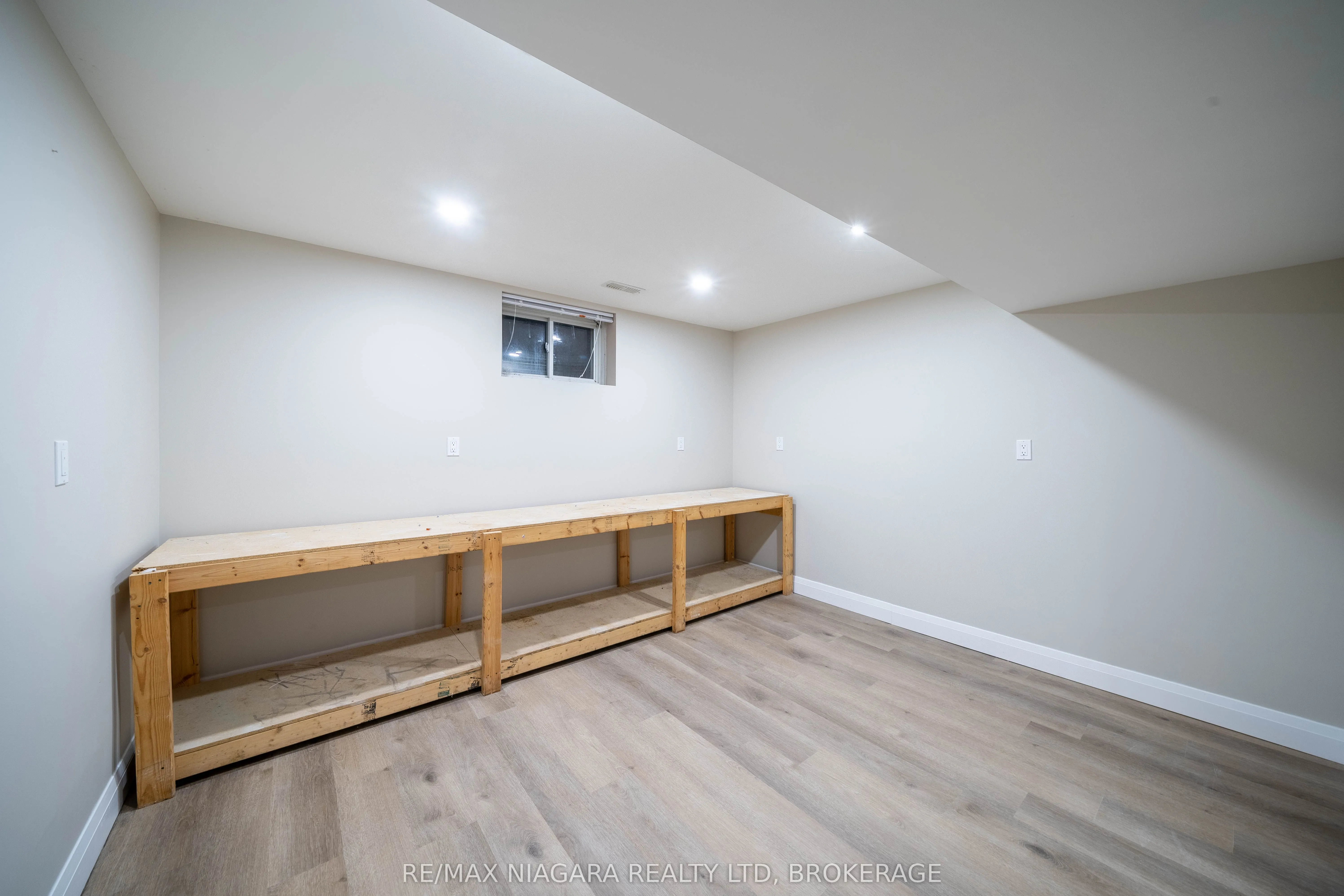 9128 TAPESTRY Court