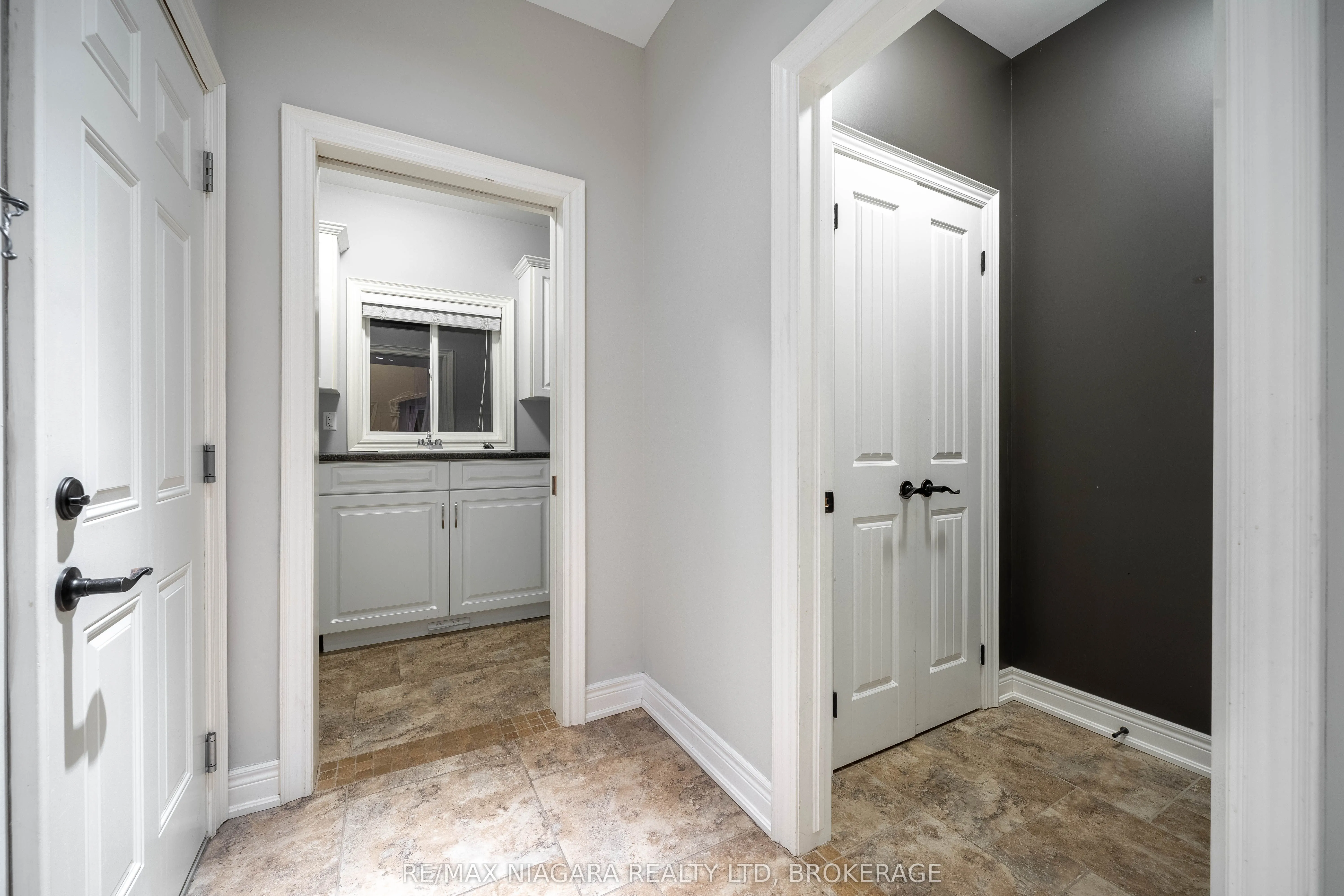 9128 TAPESTRY Court