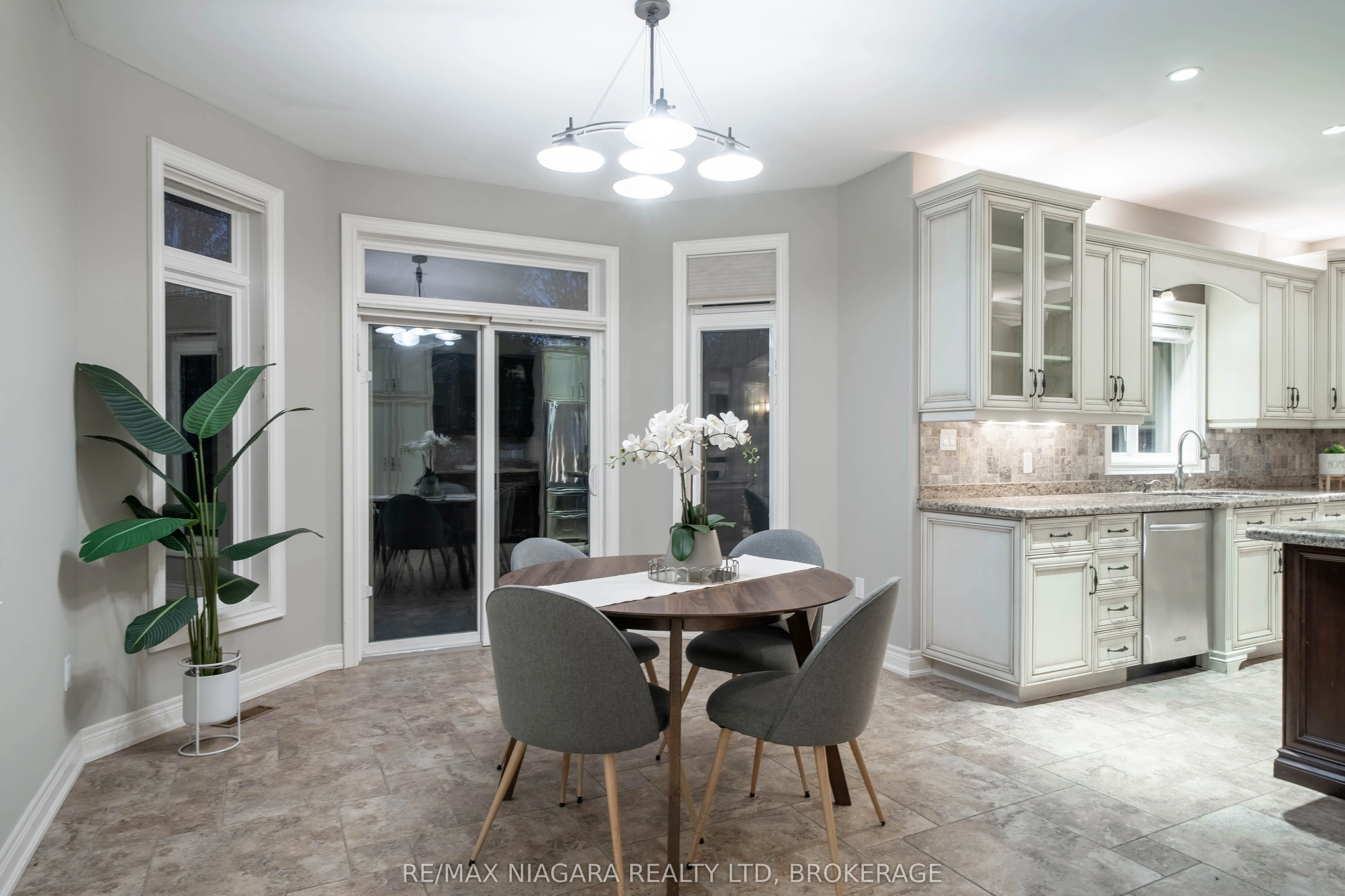 9128 TAPESTRY Court