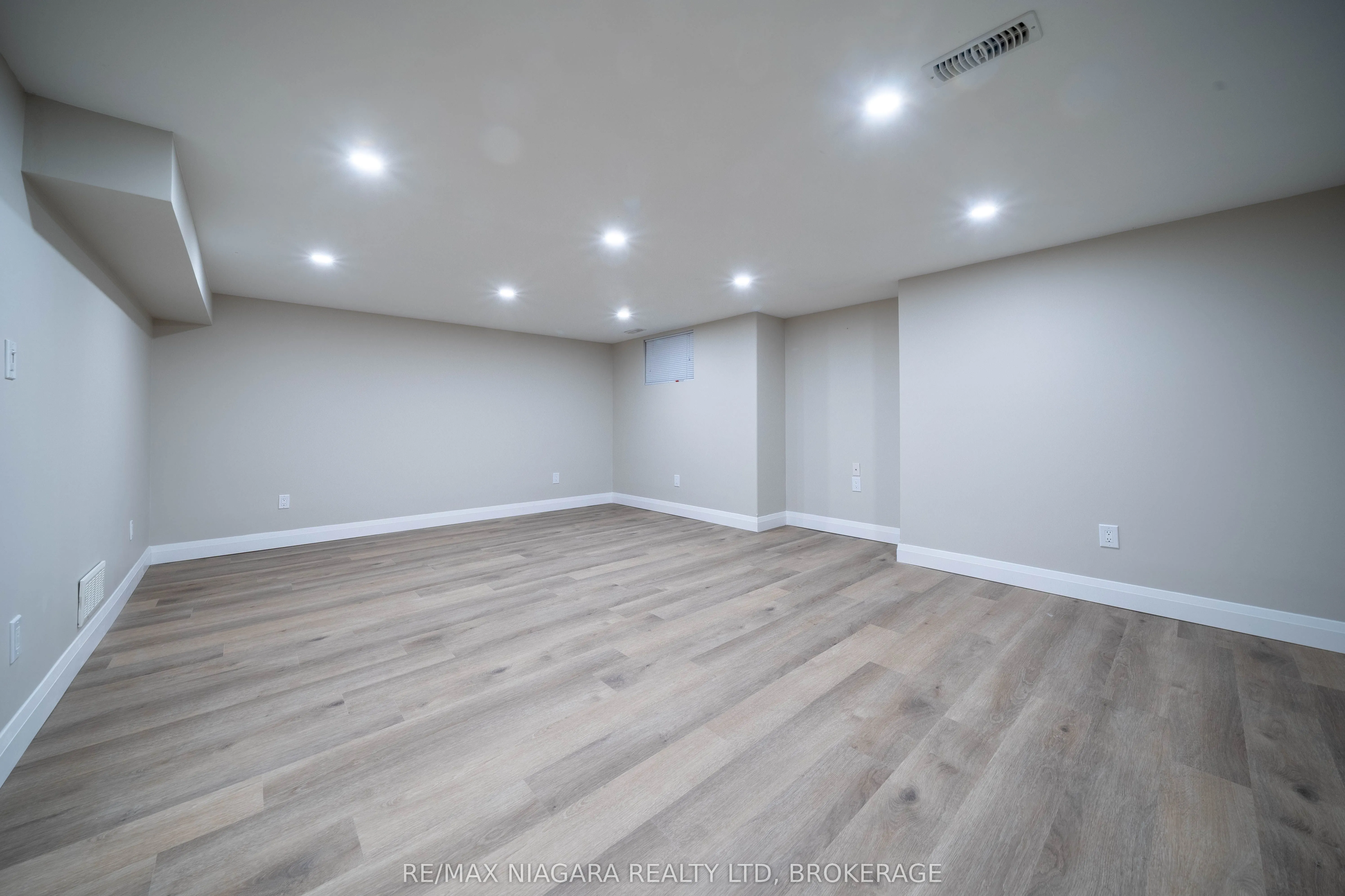 9128 TAPESTRY Court
