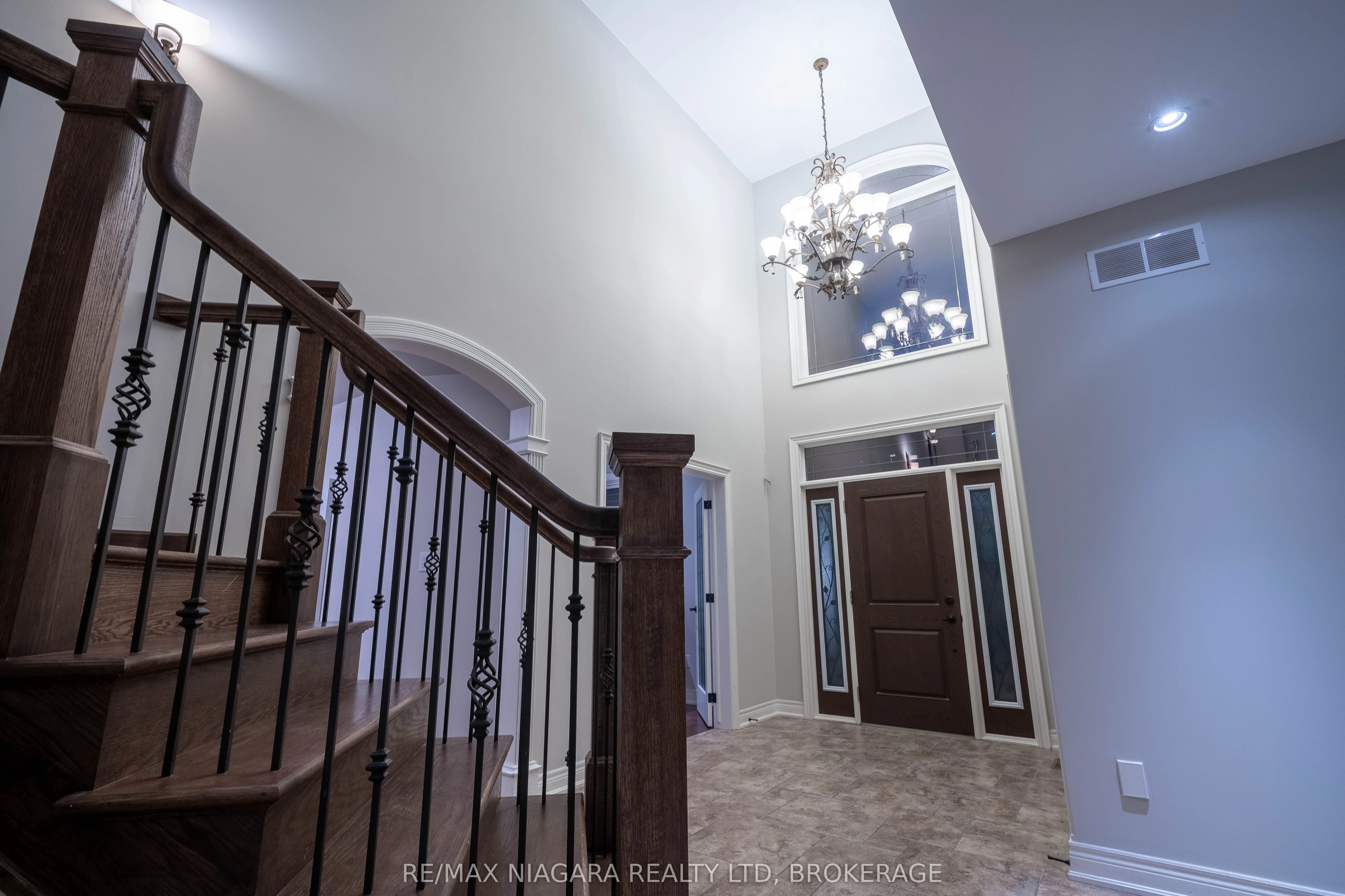 9128 TAPESTRY Court