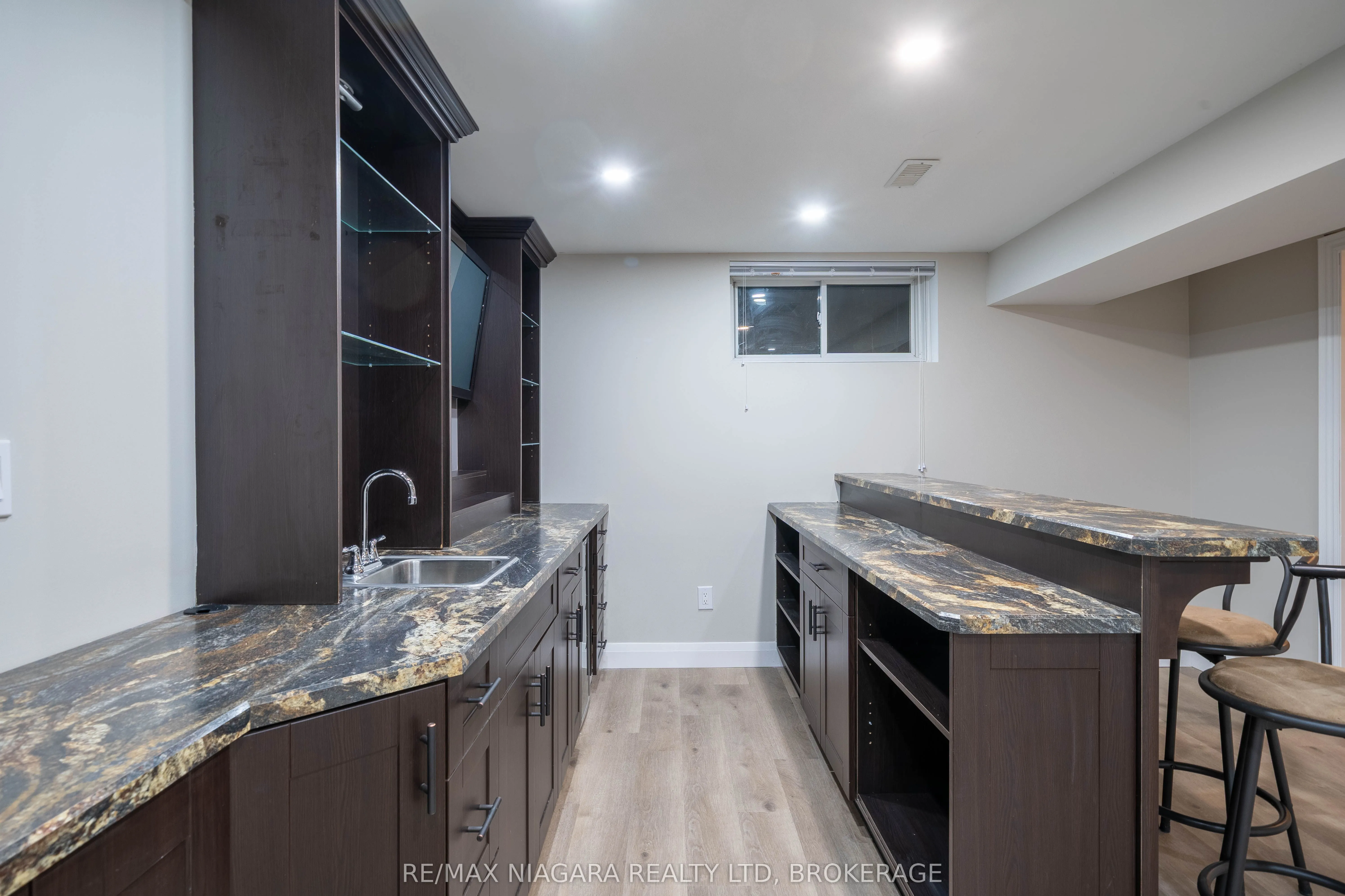 9128 TAPESTRY Court