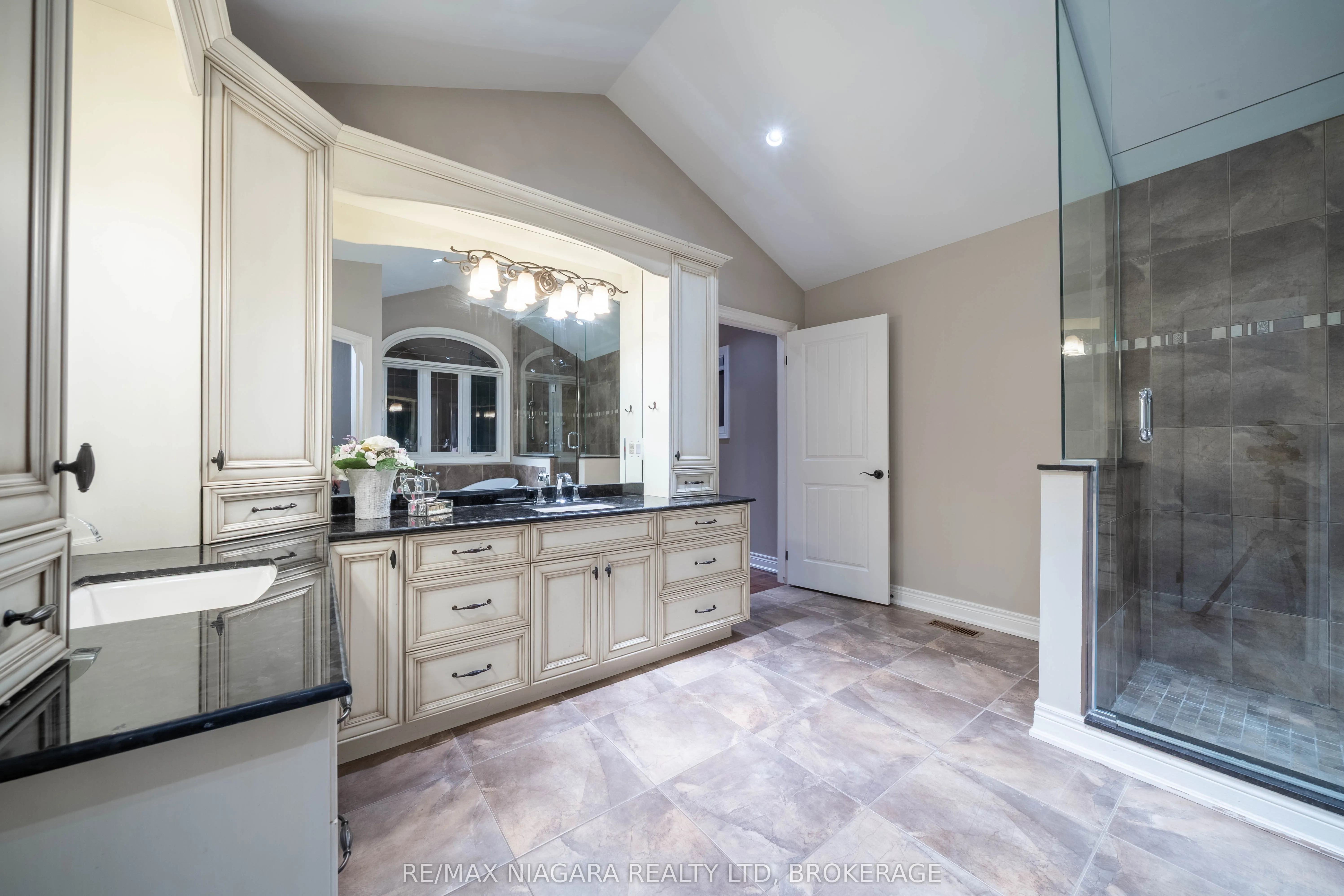 9128 TAPESTRY Court