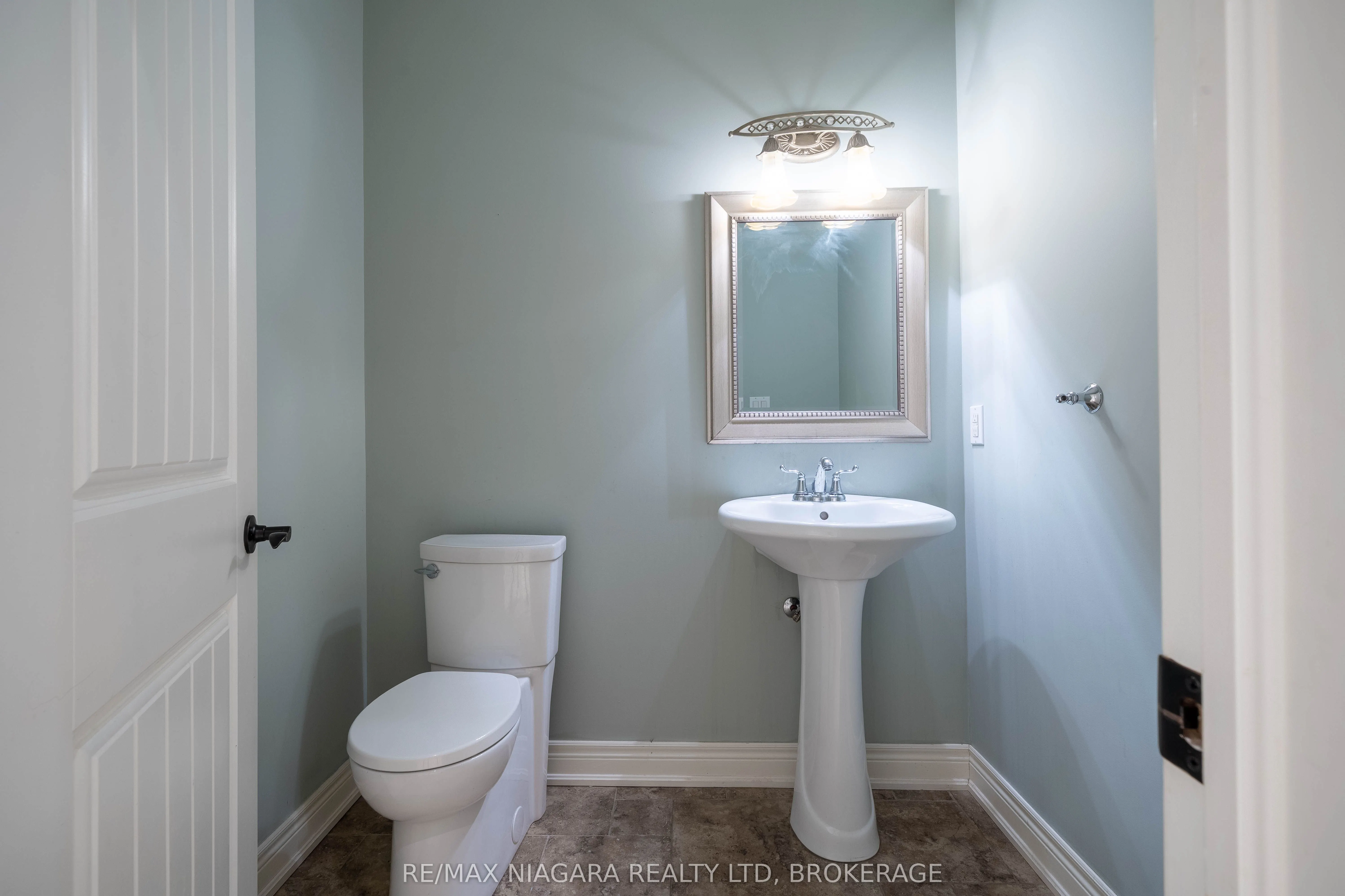 9128 TAPESTRY Court