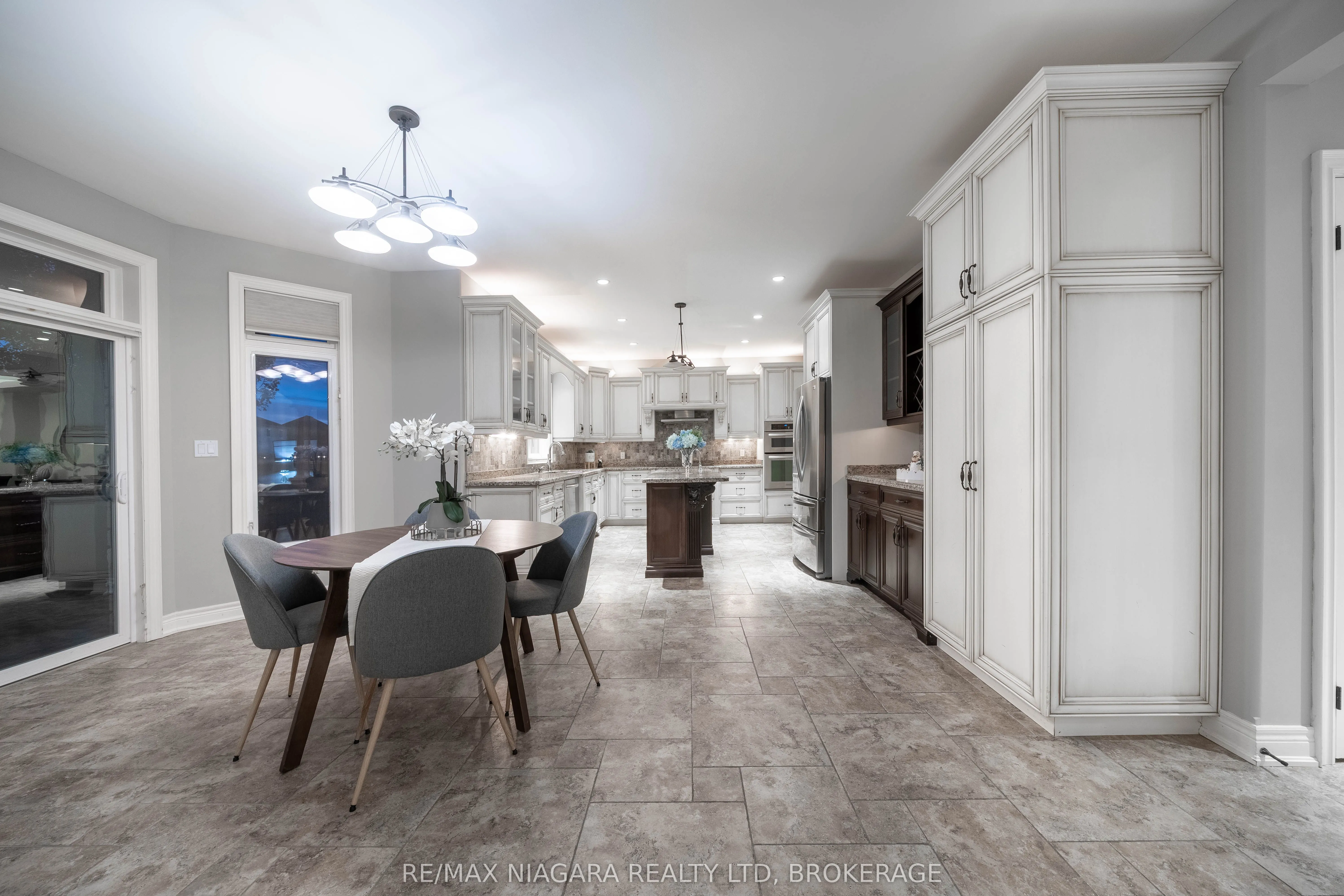 9128 TAPESTRY Court