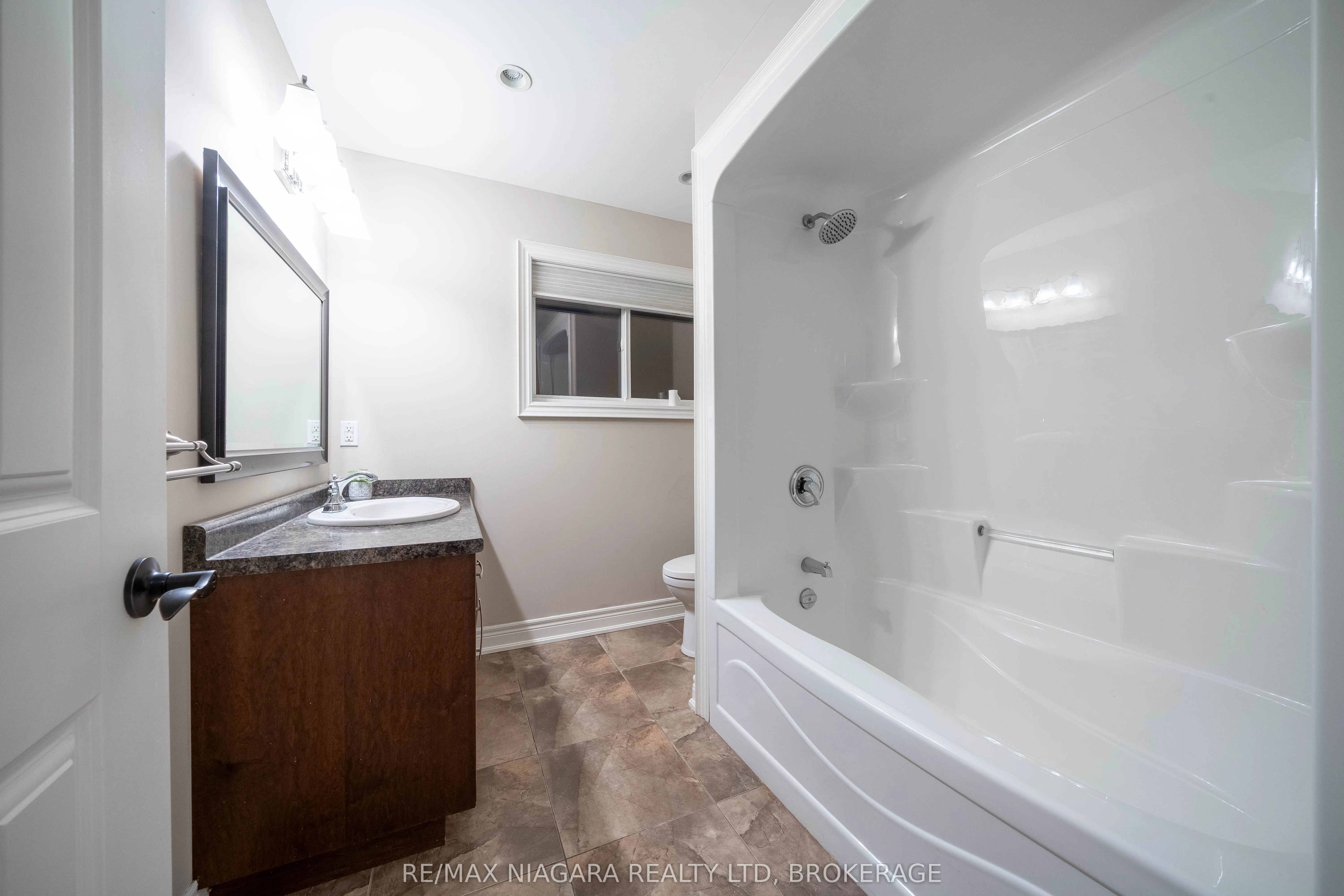 9128 TAPESTRY Court