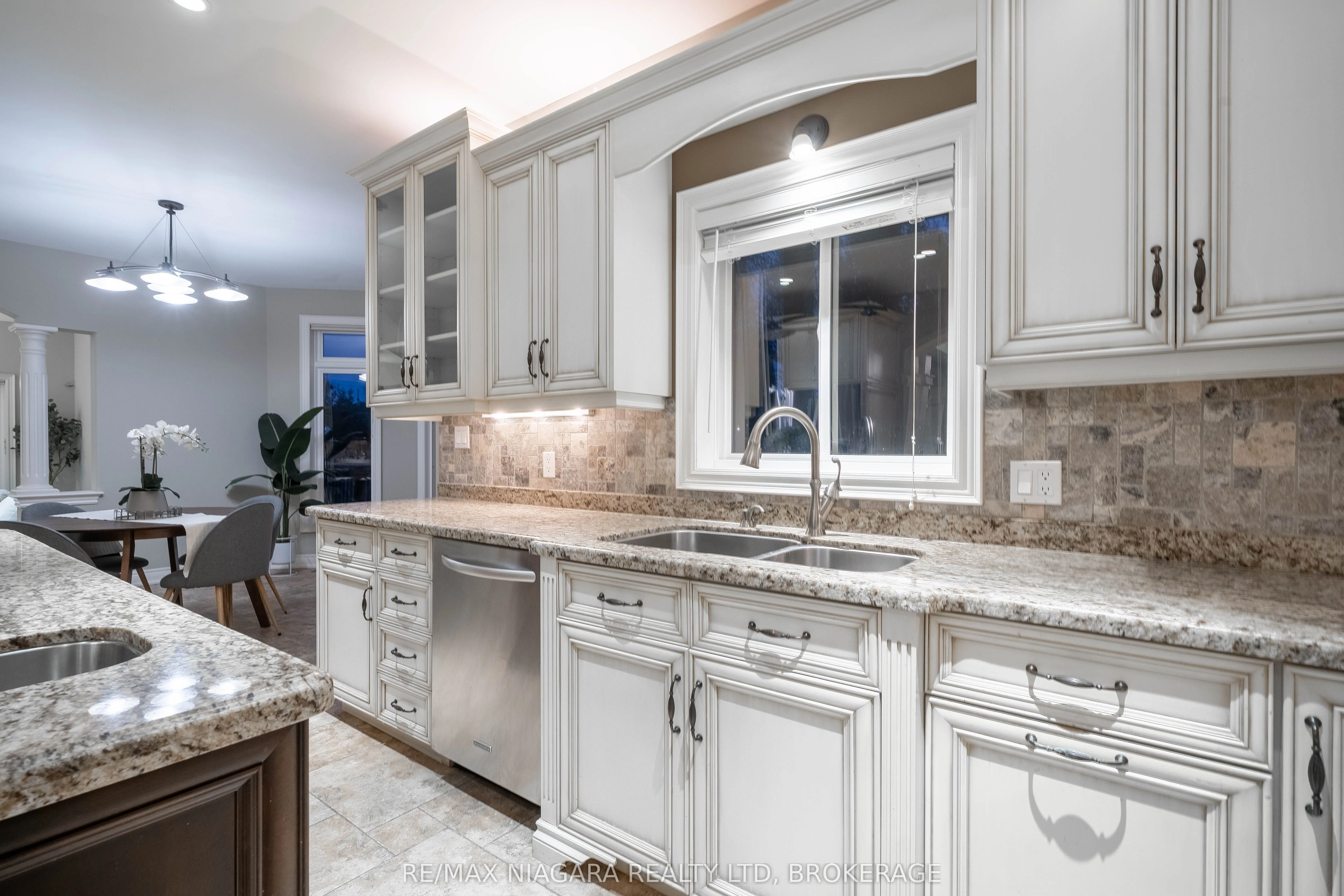 9128 TAPESTRY Court