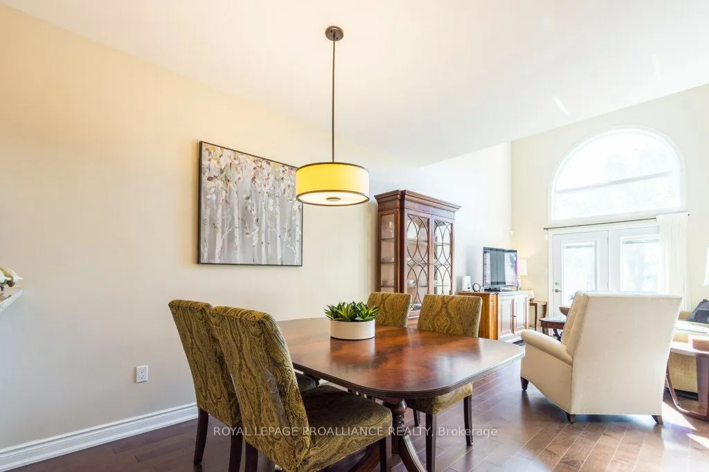 355 Dundas Street W, #2