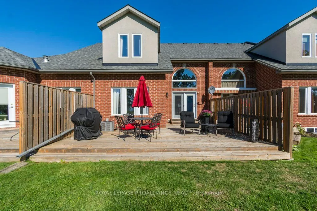 355 Dundas Street W, #2