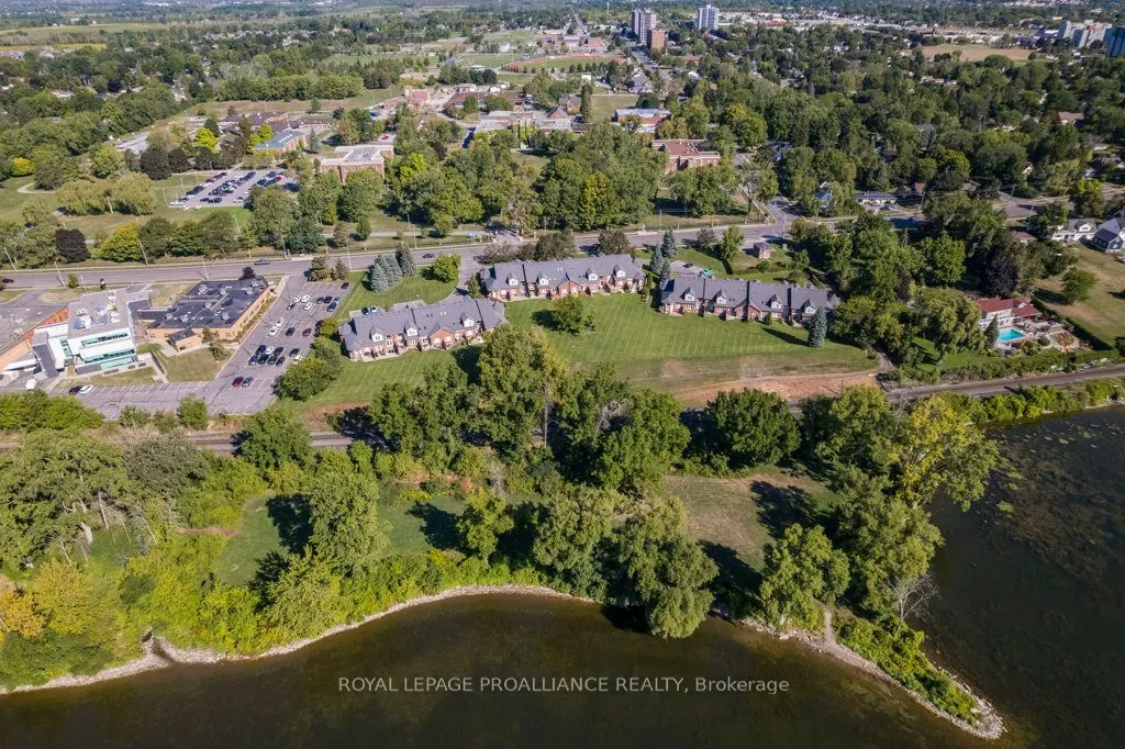 355 Dundas Street W, #2