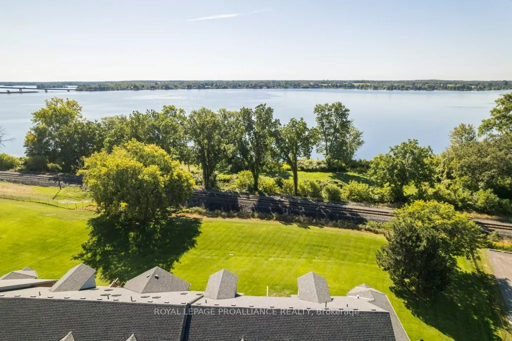 355 Dundas Street W, #2