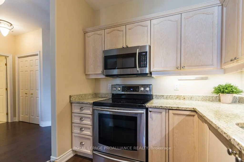 355 Dundas Street W, #2