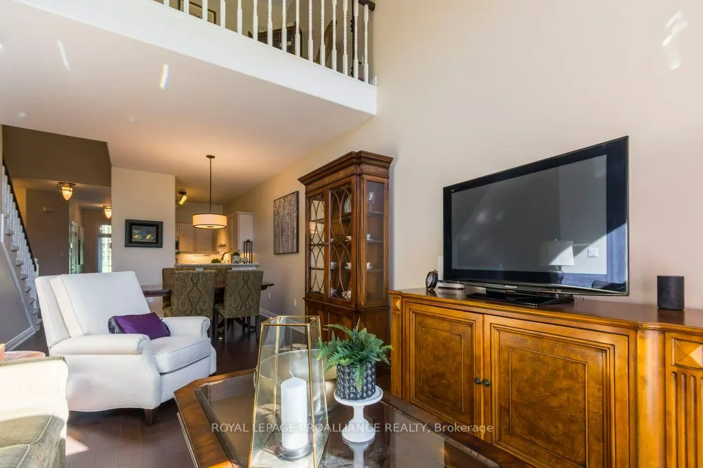 355 Dundas Street W, #2