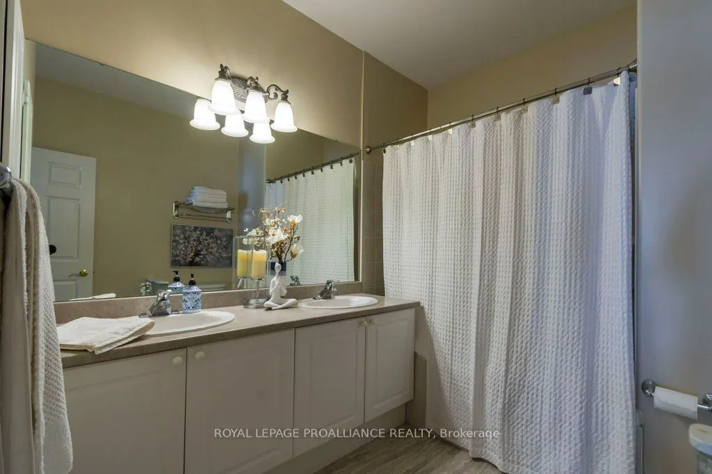 355 Dundas Street W, #2