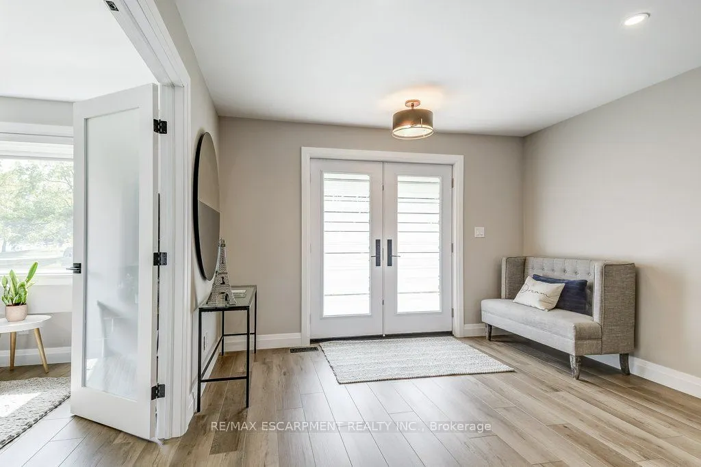 542 PARIS Road