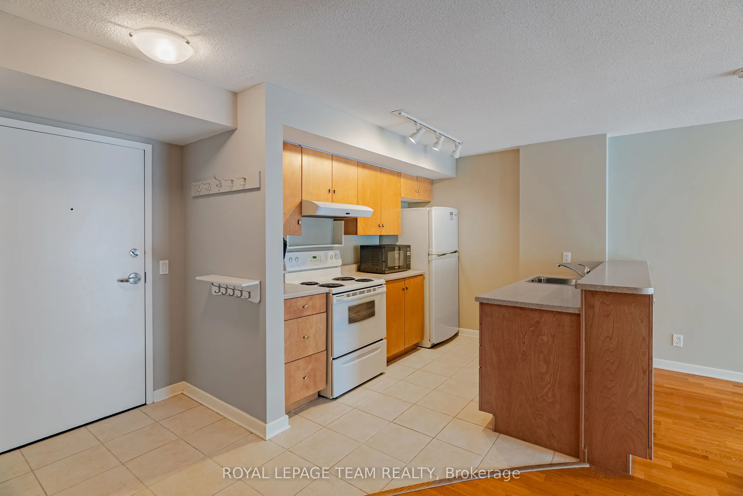 138 SOMERSET Street W, #804