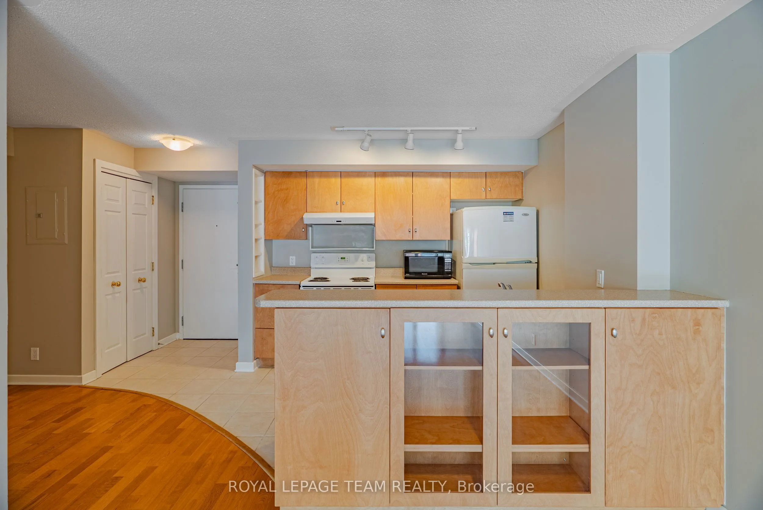 138 SOMERSET Street W, #804