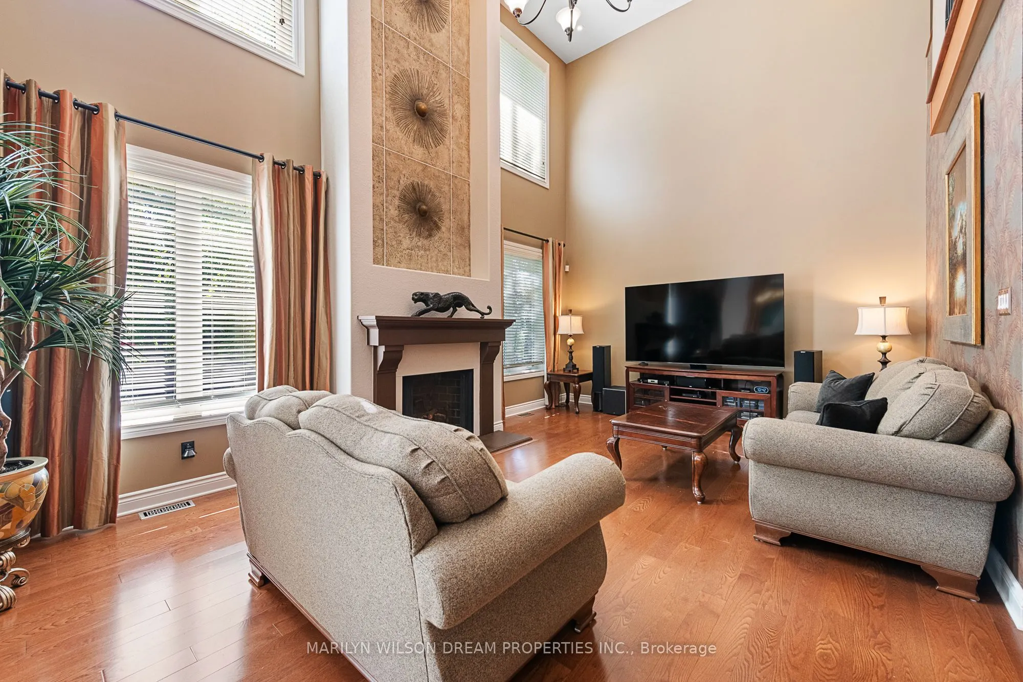1095 Halton Terrace